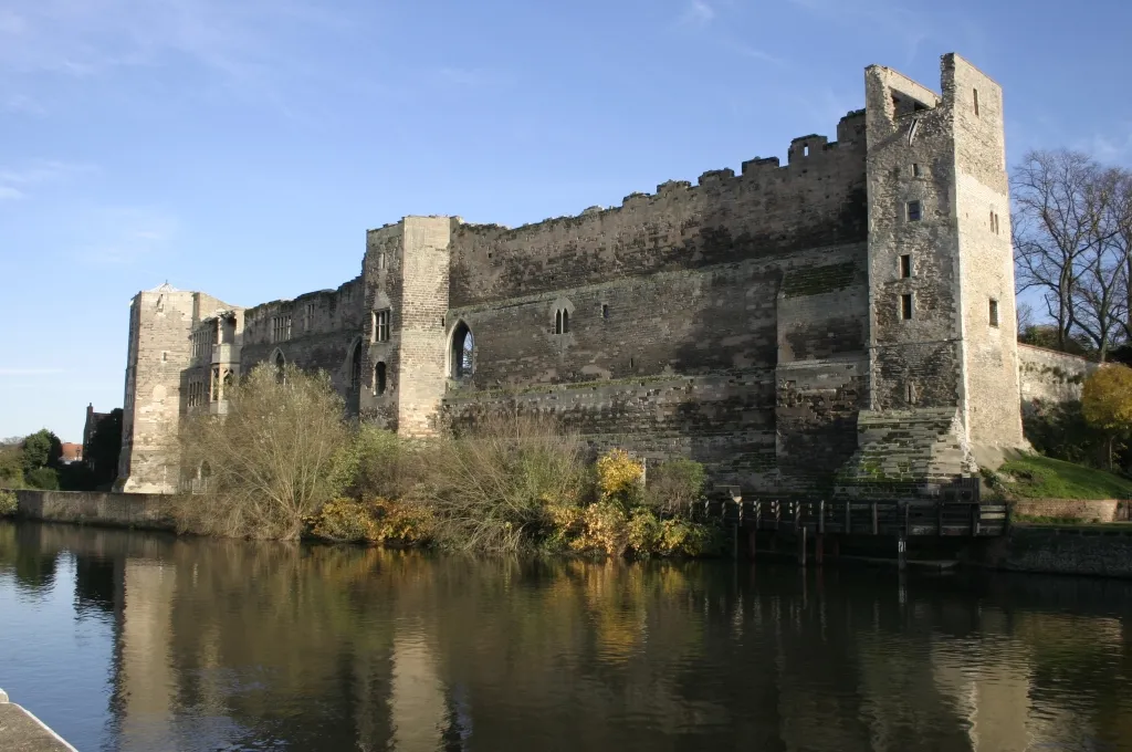 Photo showing: Newark Castle (Newark-on-Trent, Nottinghamshire) - as seen from the river Trent