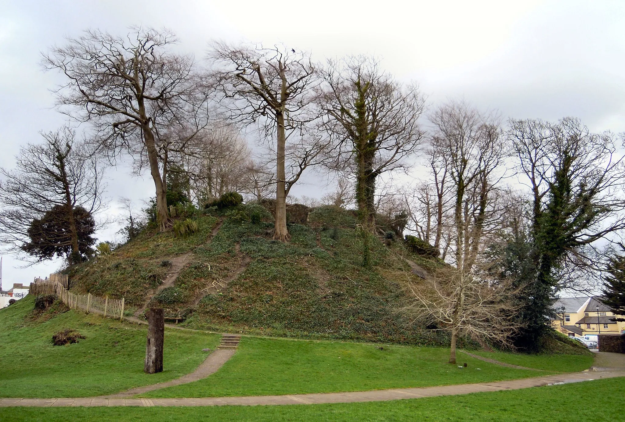 Photo showing: Barnstaple Castle mound at Barnstaple in Devon