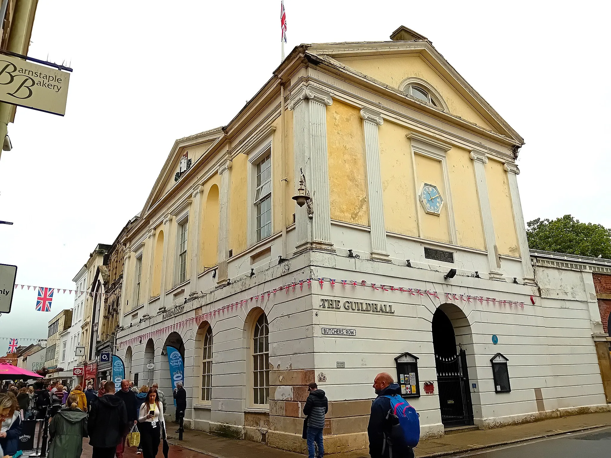 Photo showing: Guildhall and Pannier Market, built 1828.