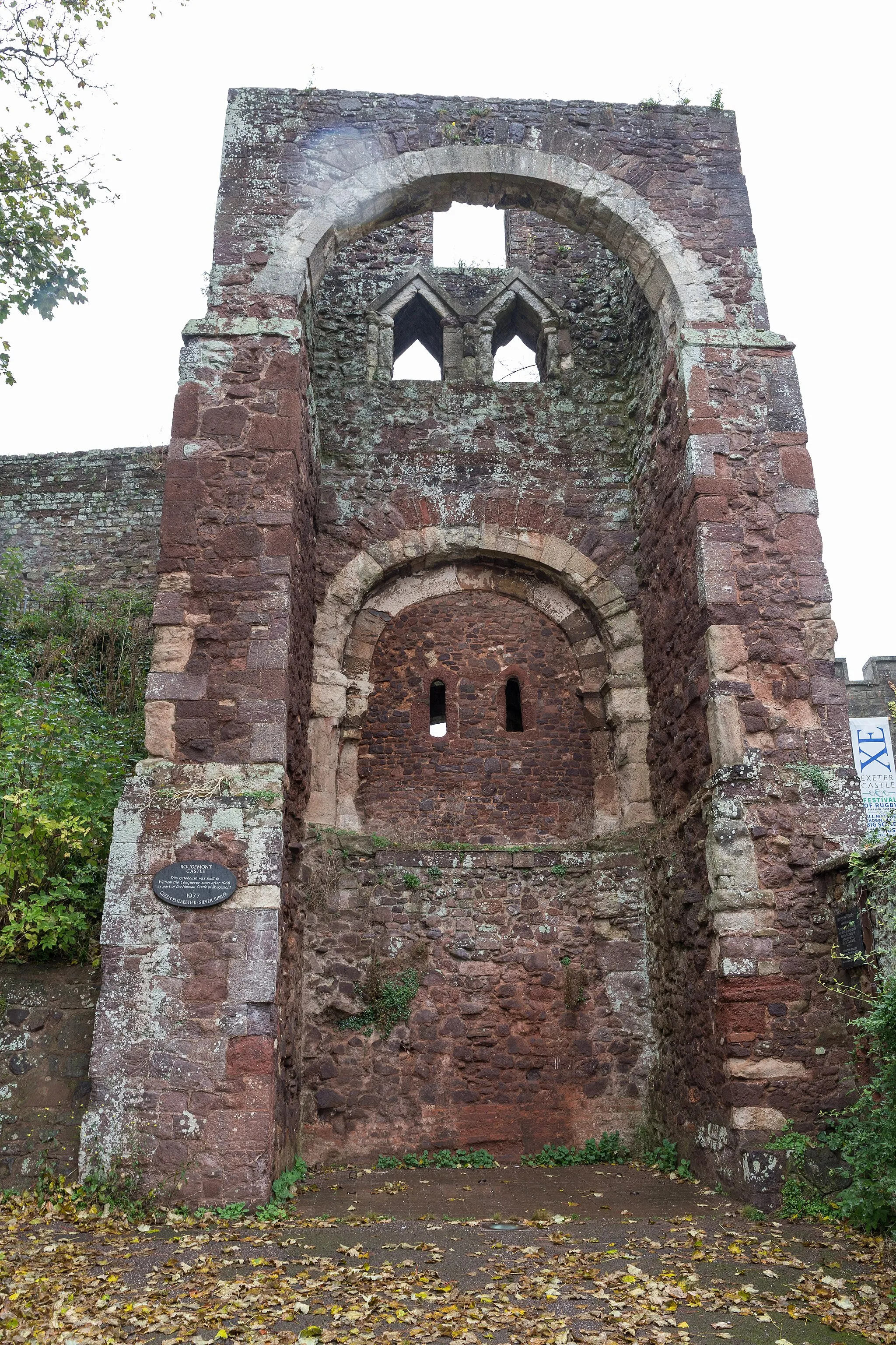 Photo showing: Rougemont Castle in Exeter.