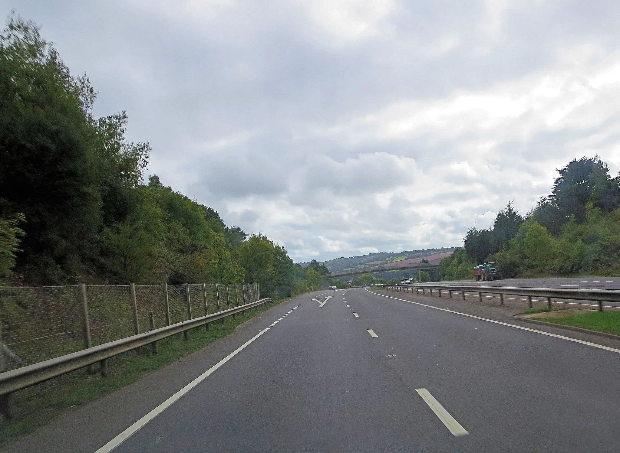 Photo showing: A380 west of Combesend Wood