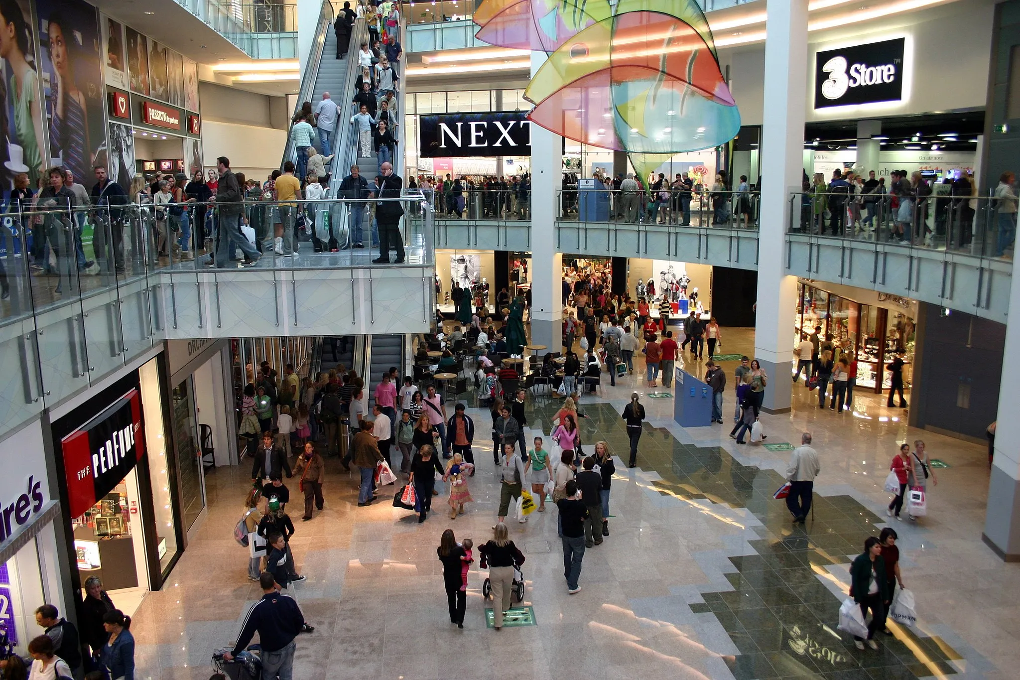 Photo showing: Interior of the Drake Circus Shopping Centre, Plymouth.