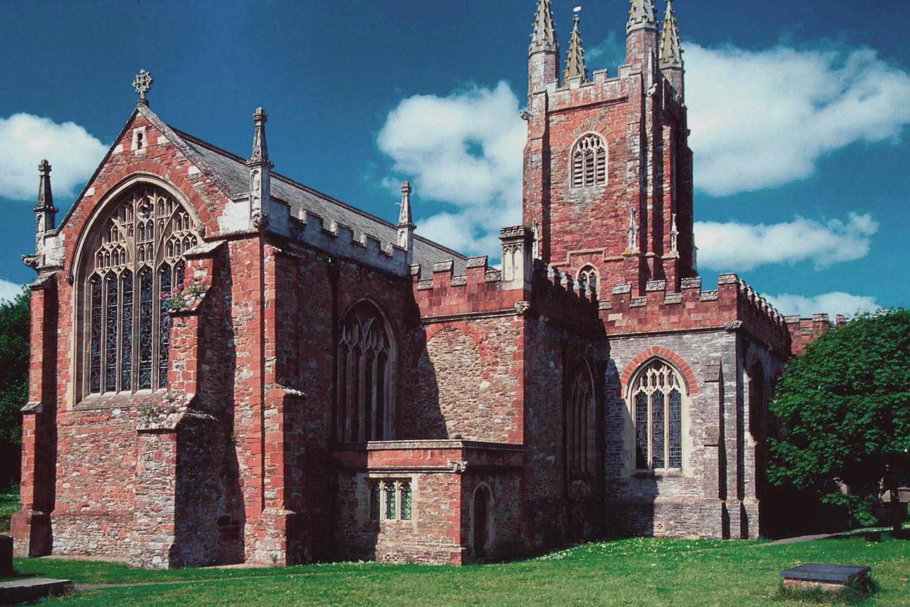 Photo showing: St Mary's parish church, Totnes, Devon, seen from the east