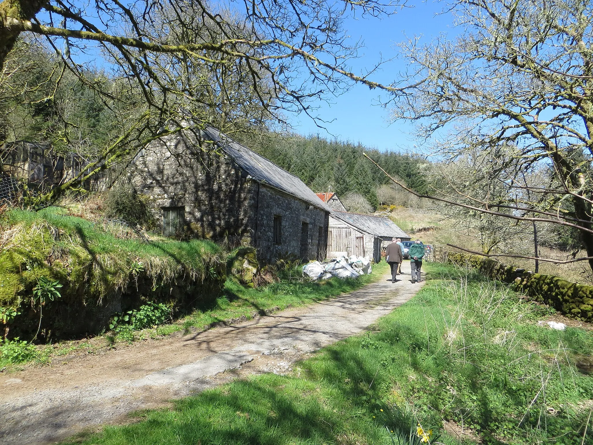 Photo showing: Barns at Laughter Hole - April 2015