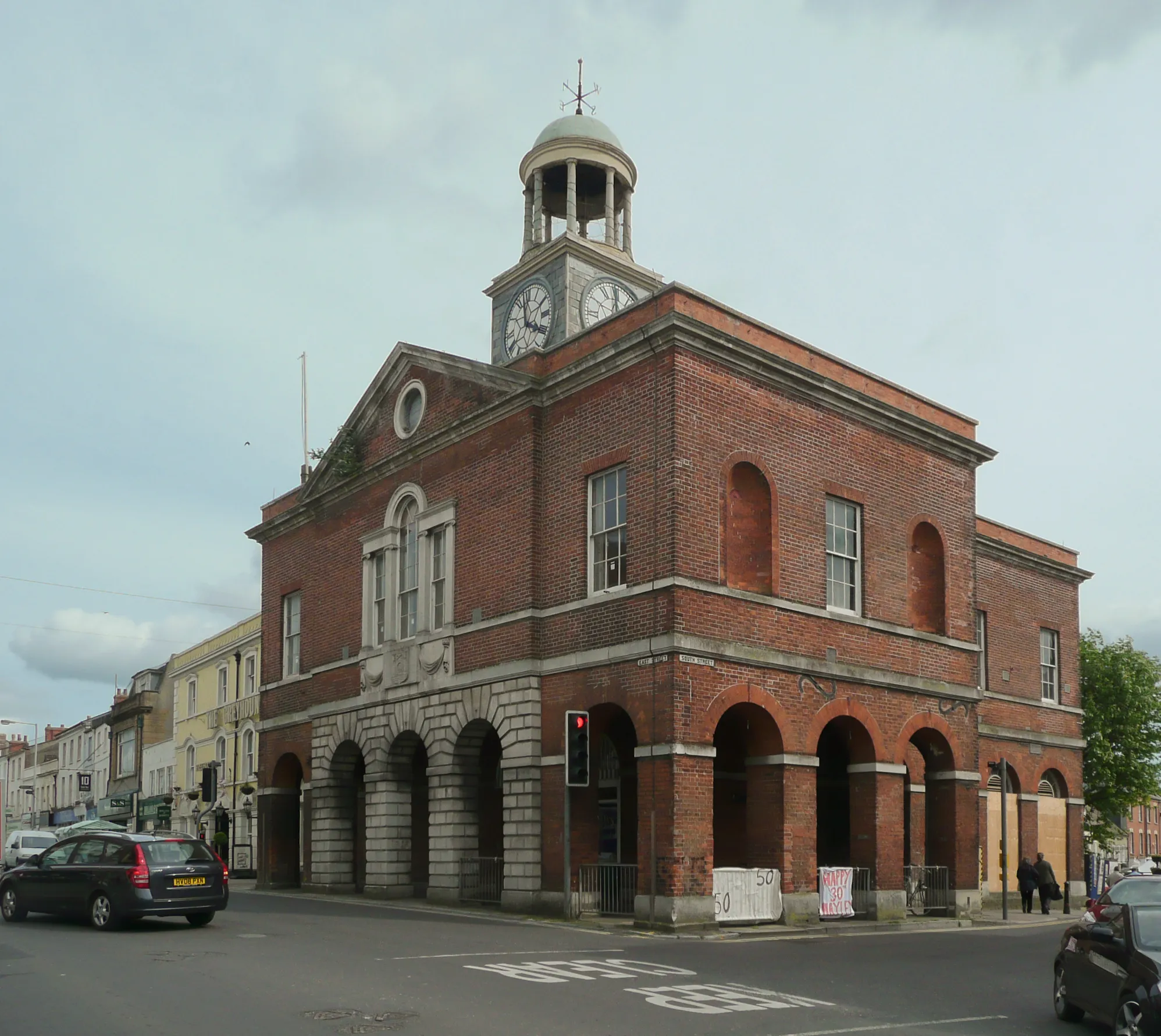 Photo showing: The town hall in Bridport, Dorset, England.