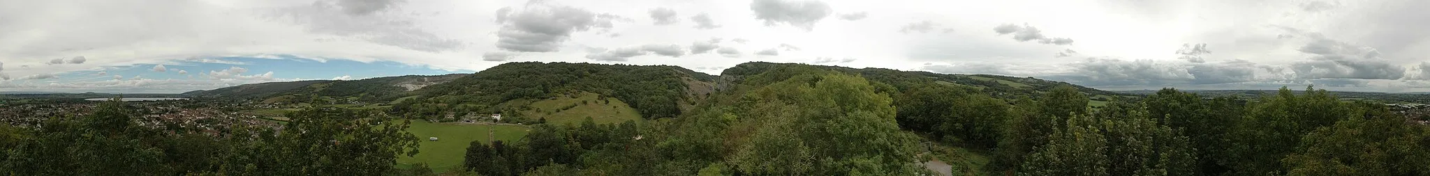 Photo showing: 360 degree view of Cheddar village and gorge taken from the Watchtower at the top of Jacobb's Ladder.