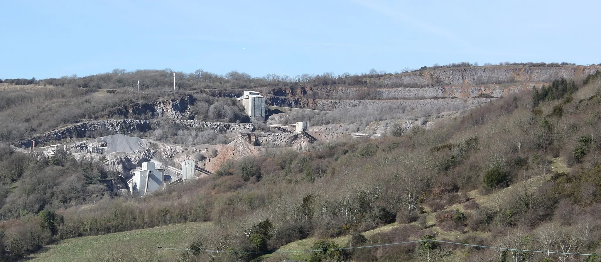 Photo showing: Batts Combe Quarry, Cheddar. Taken from the observation tower above Cheddar Gorge