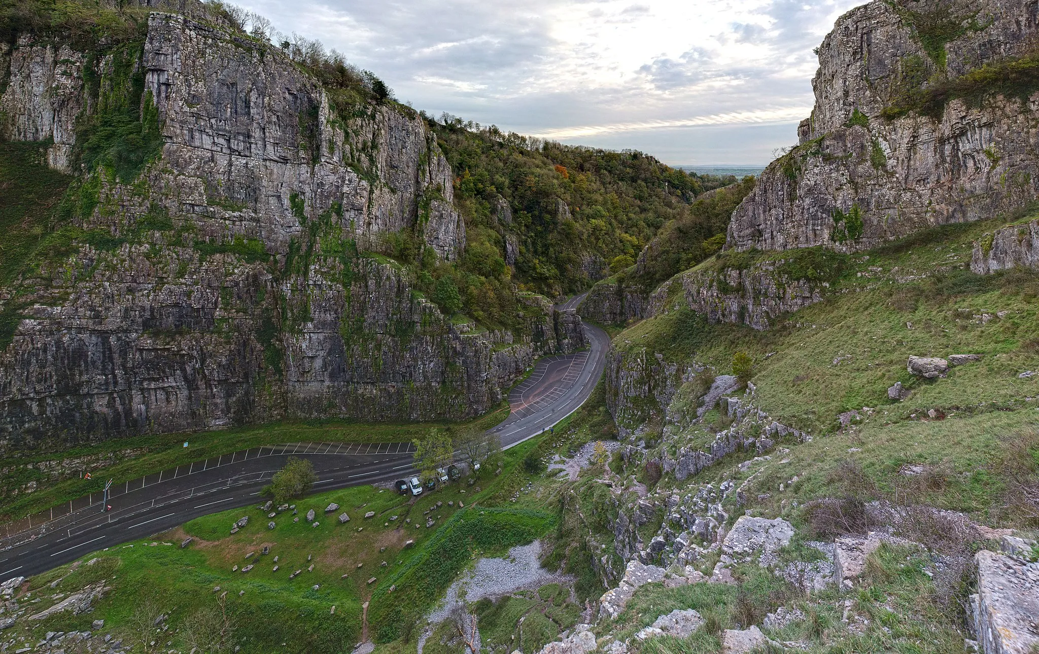 Photo showing: A panoramic view of Cheddar Gorge in Somerset, UK.