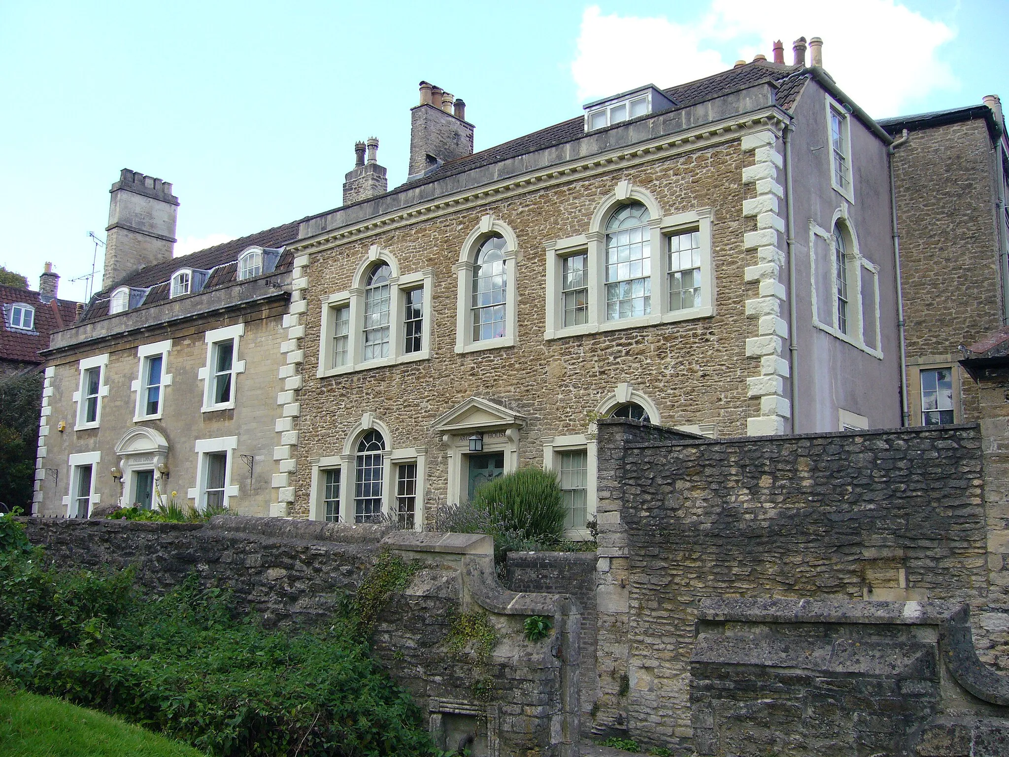 Photo showing: Gentle Street in Frome. Photographed in September 2007.
Required attribution is: Photo by Tom Oates.