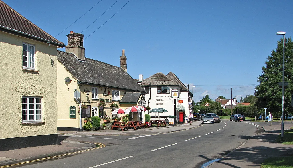 Photo showing: Bottisham: pub and post office