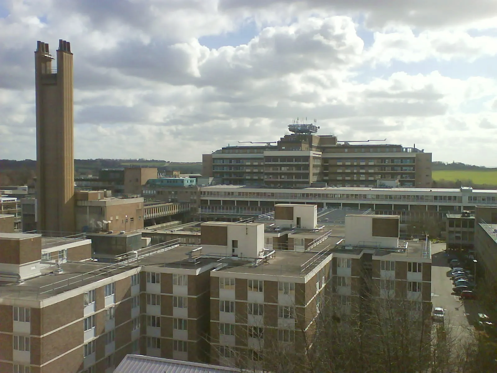 Photo showing: Taken by the user, from the top of the multistory car park at en:Addenbrooke's Hospital.