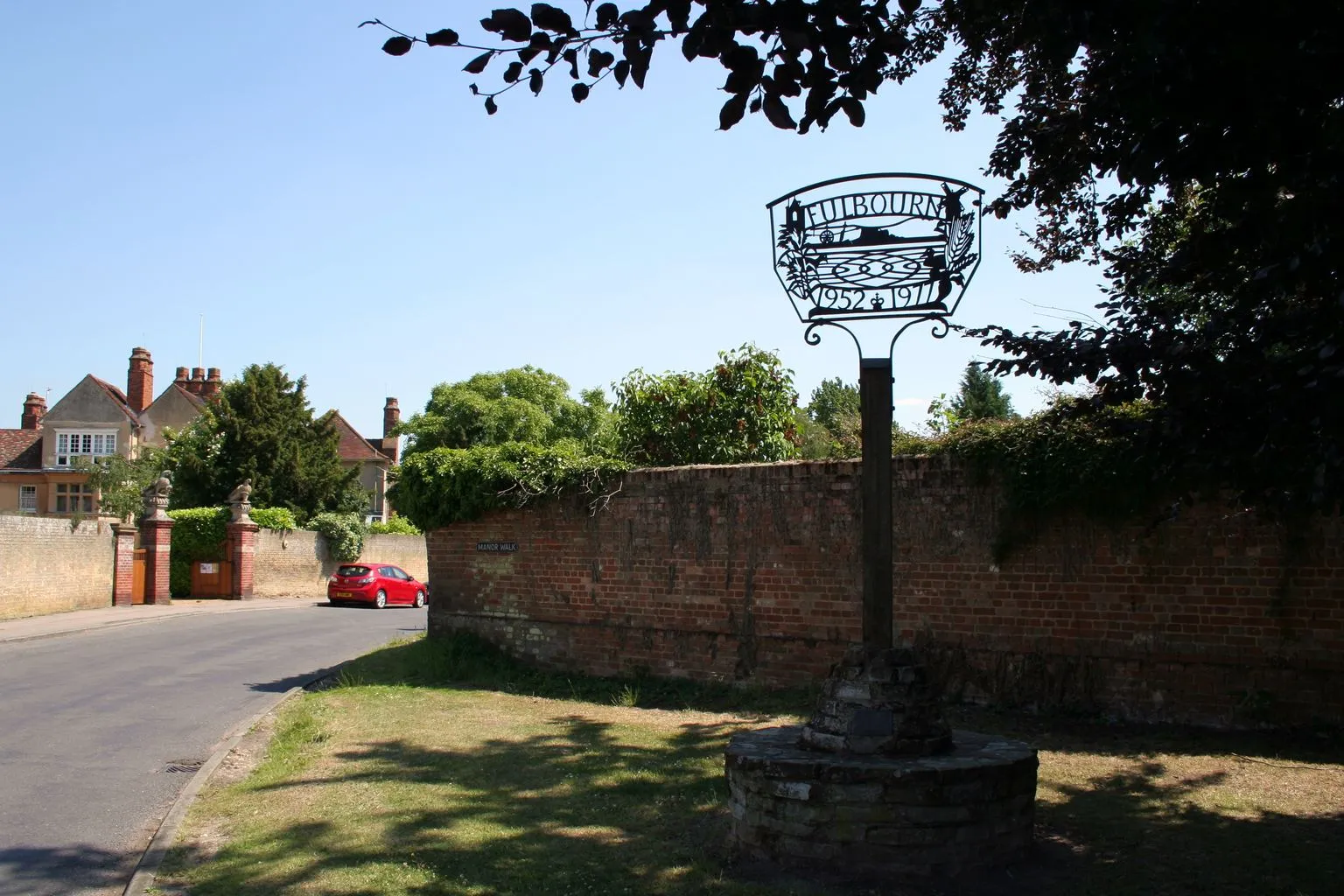 Photo showing: Fulbourn village sign in July 2013.