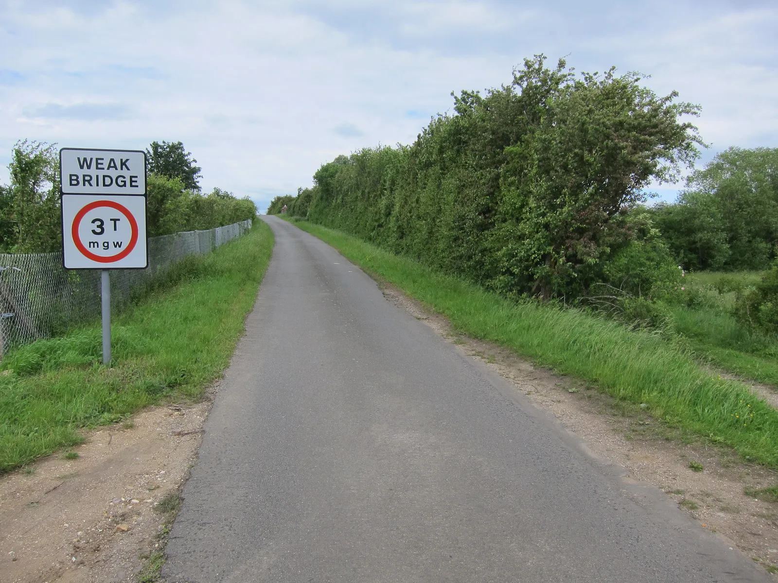 Photo showing: Approaching former railway bridge