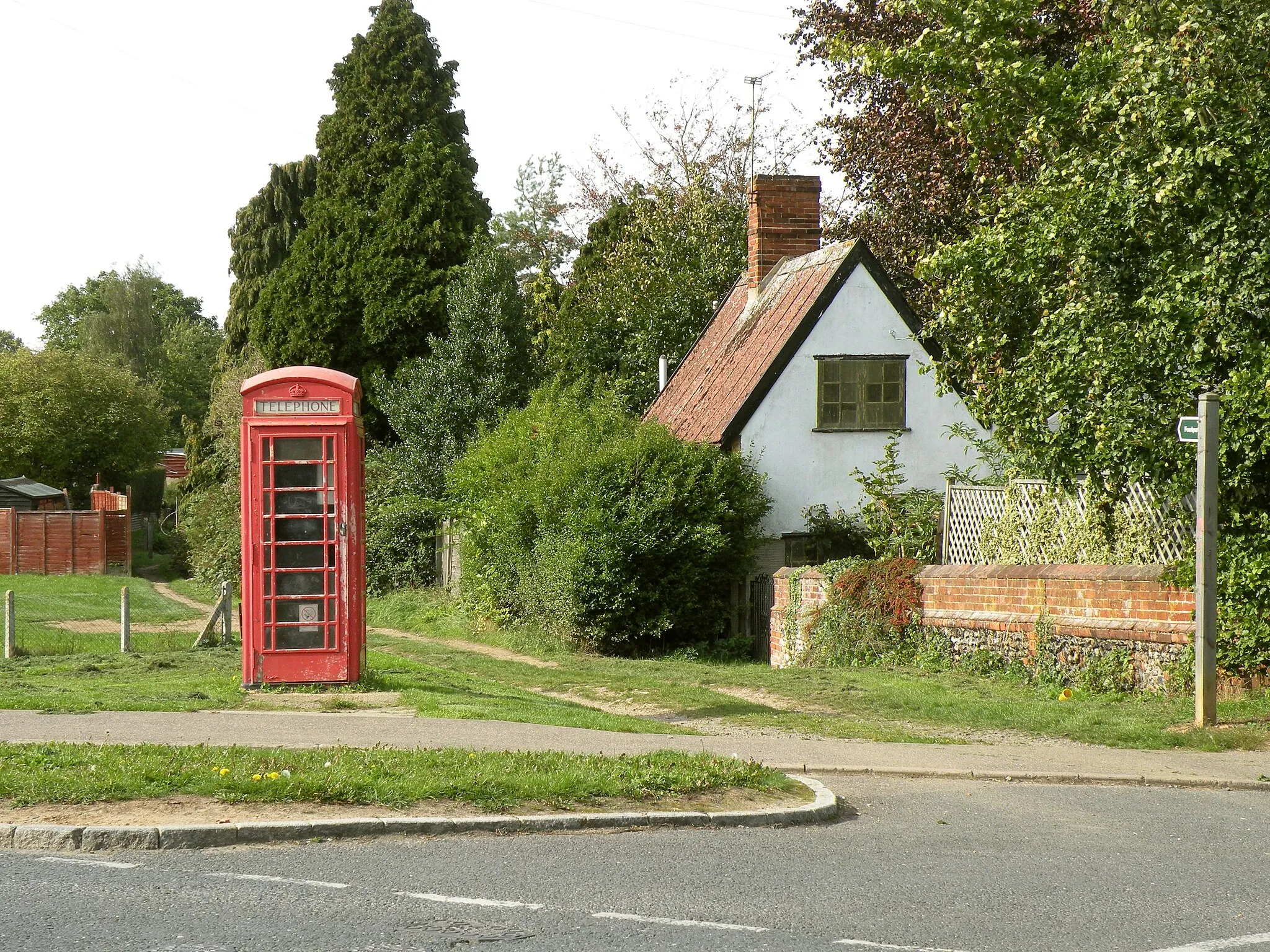 Photo showing: Public footpath in Glemsford