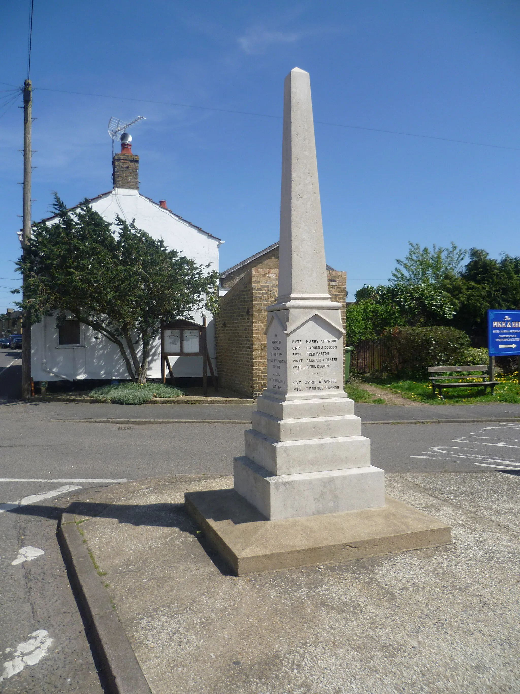 Photo showing: Needingworth War Memorial