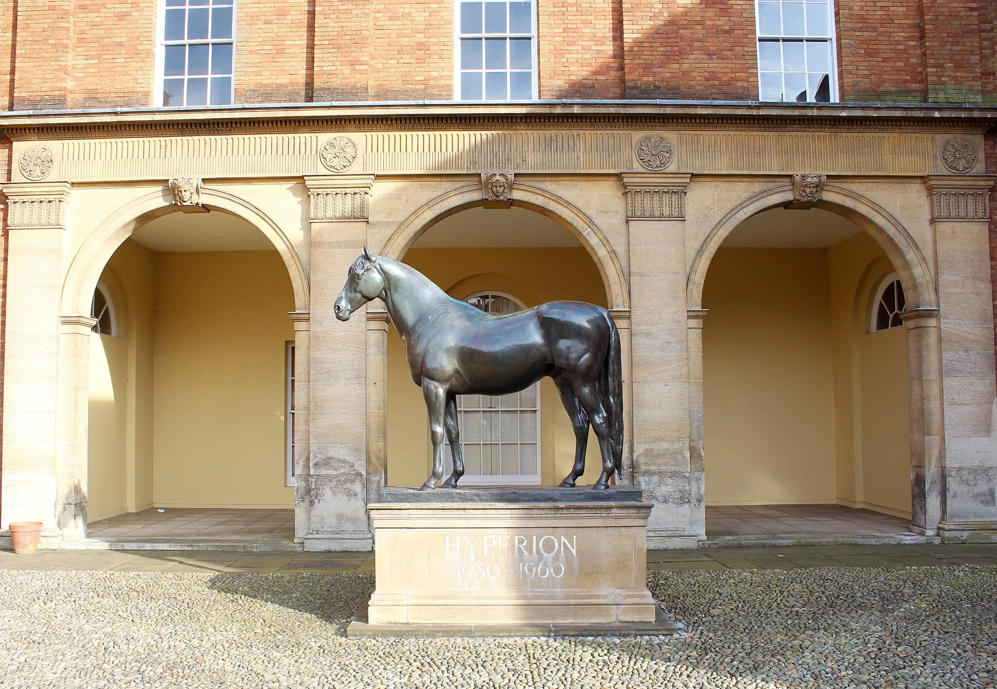 Photo showing: Hyperion statue, Newmarket, UK