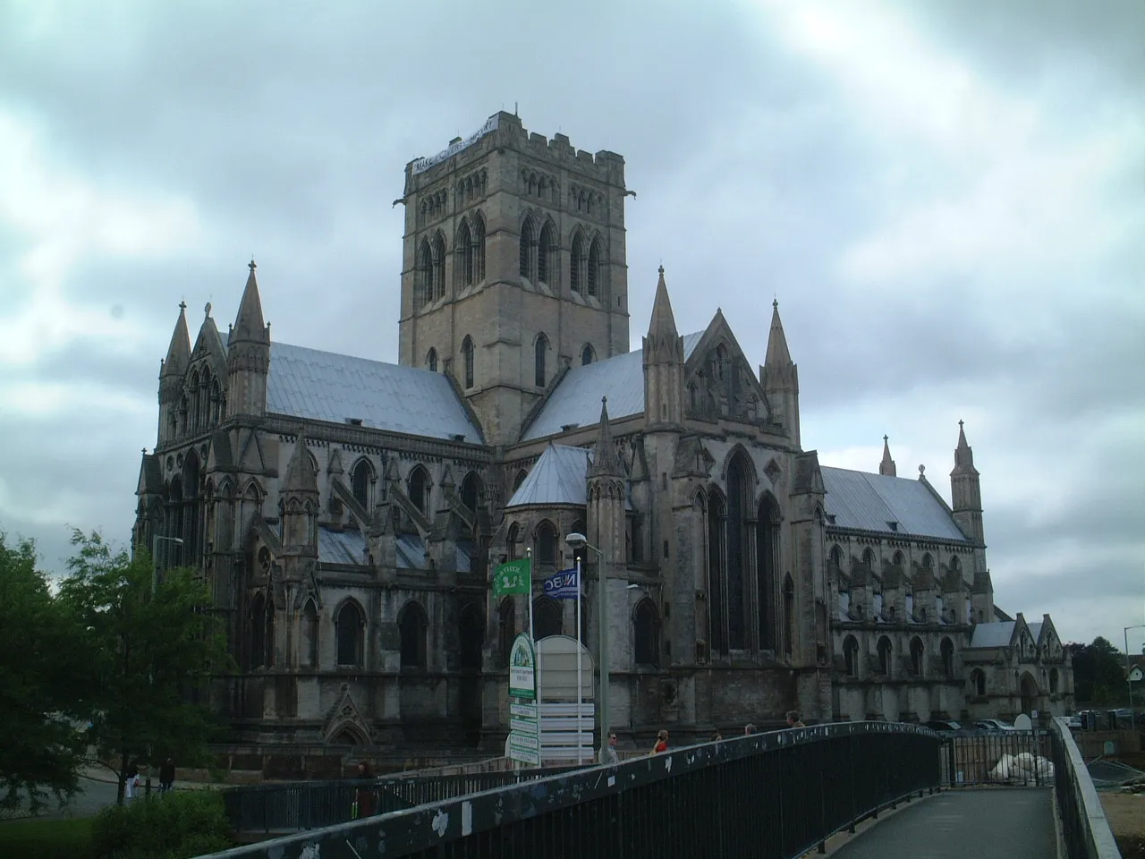 Photo showing: The Roman Catholic Cathedral of St. John the Baptist, on Earlham Road in Norwich, England. Photo taken on a FujiFilm Finepix 40i digital camera by Paul Hayes in 2005, and uploaded to Wikimedia by same.