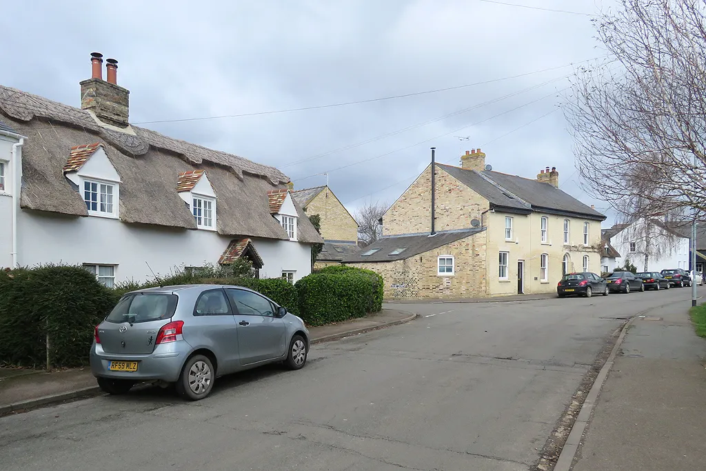 Photo showing: Looking north along High Street in the village of Oakington, Cambridgeshire, England.