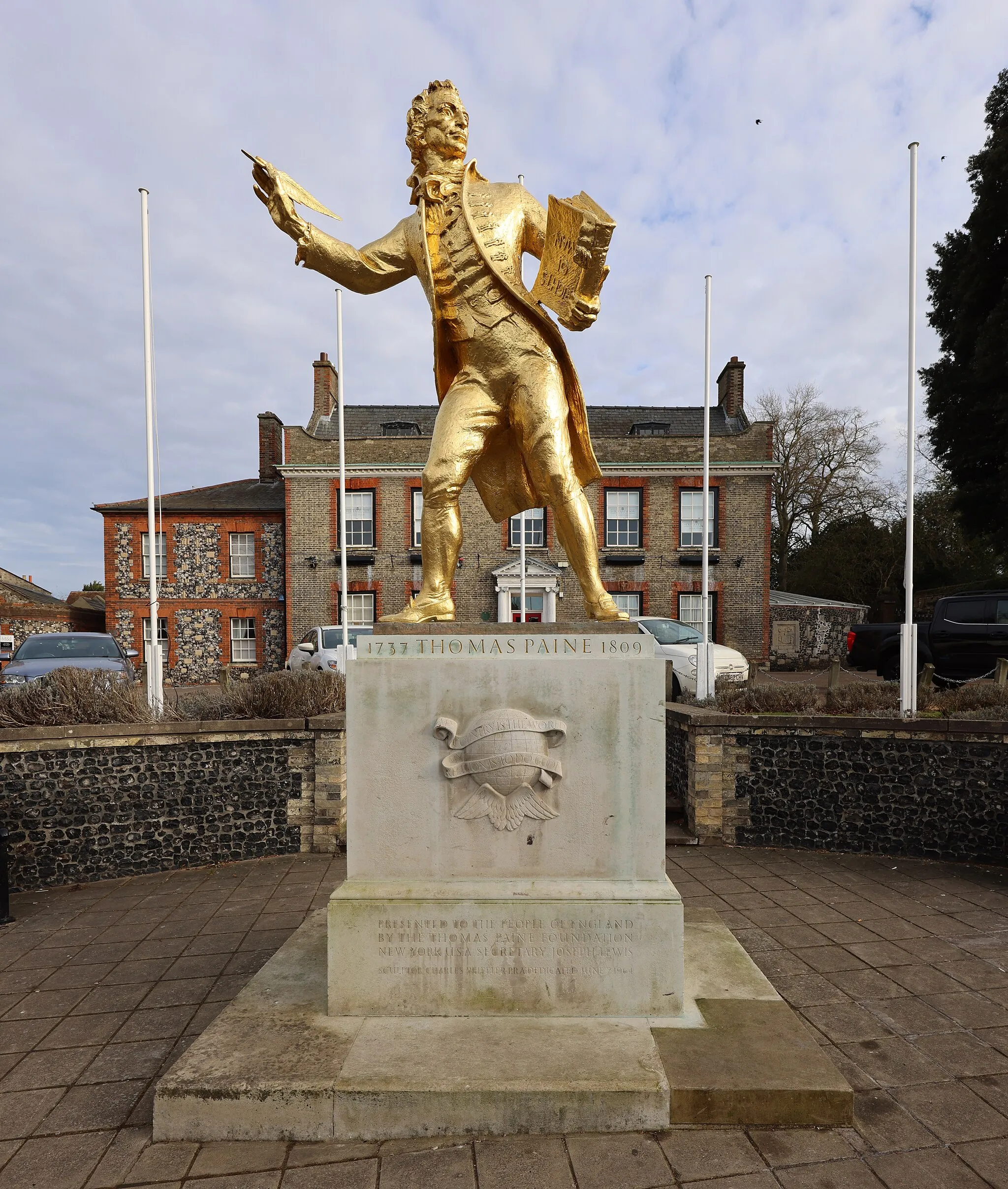 Photo showing: Photo of the Thetford Statue of Tom Paine