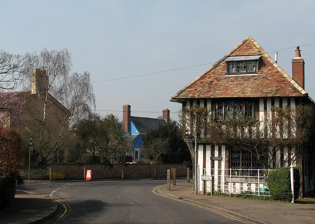 Photo showing: Whittlesford: a bend in the road