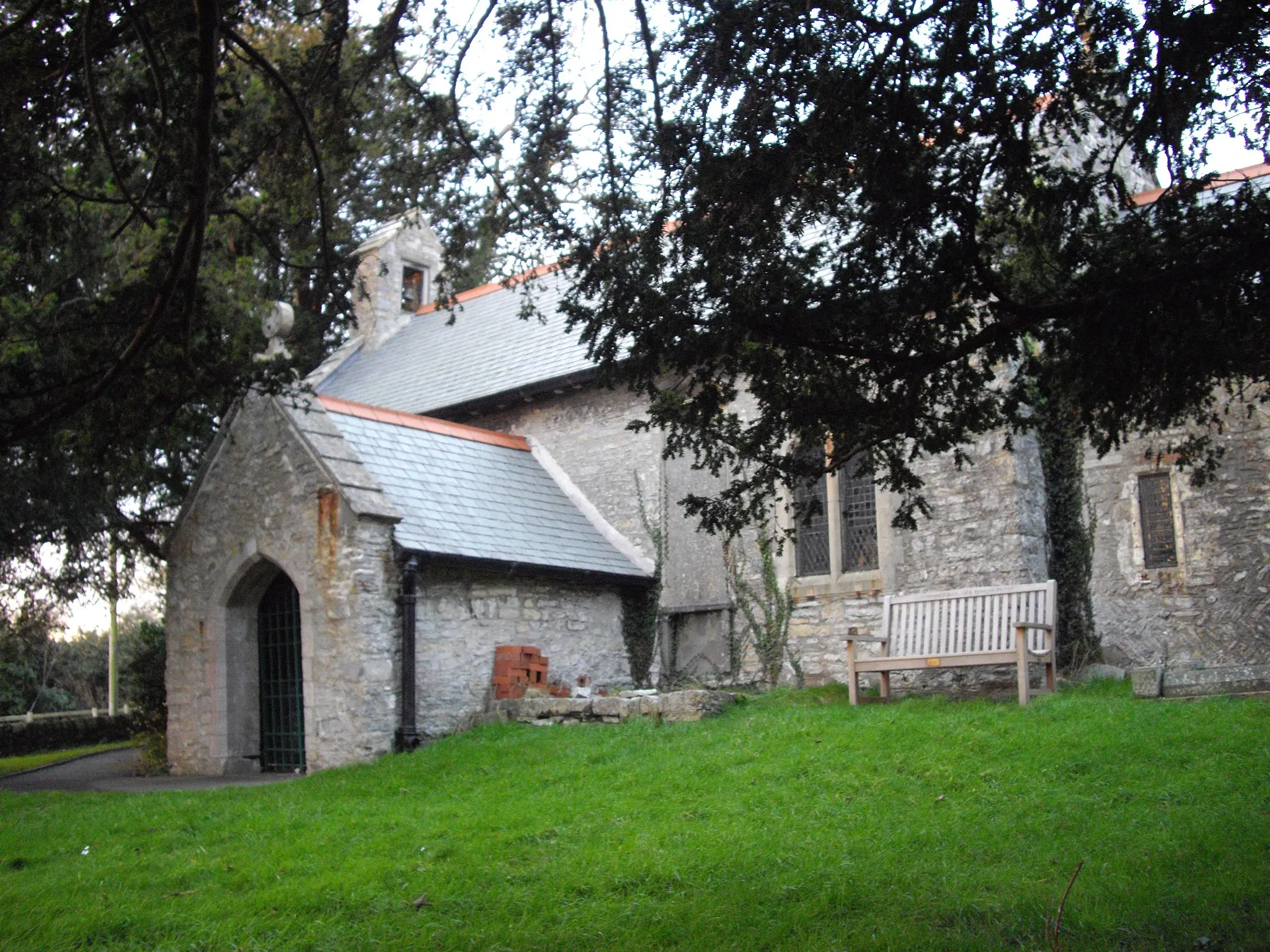 Photo showing: Church of St Peter, Old Cogan