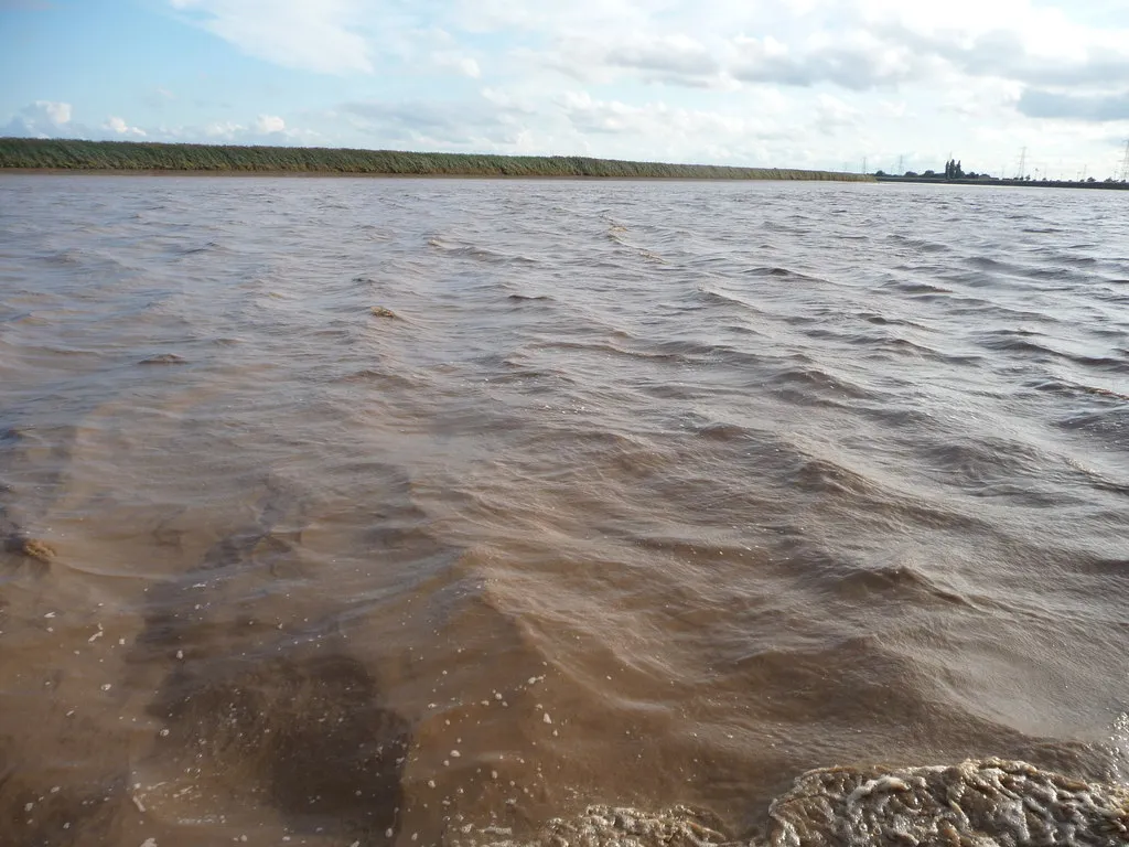 Photo showing: Approaching a bend in the River Trent