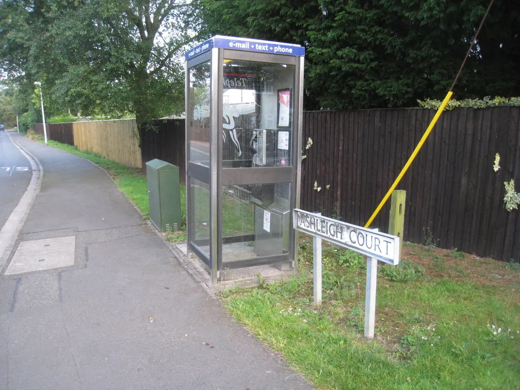 Photo showing: Telephone kiosk near Healing station