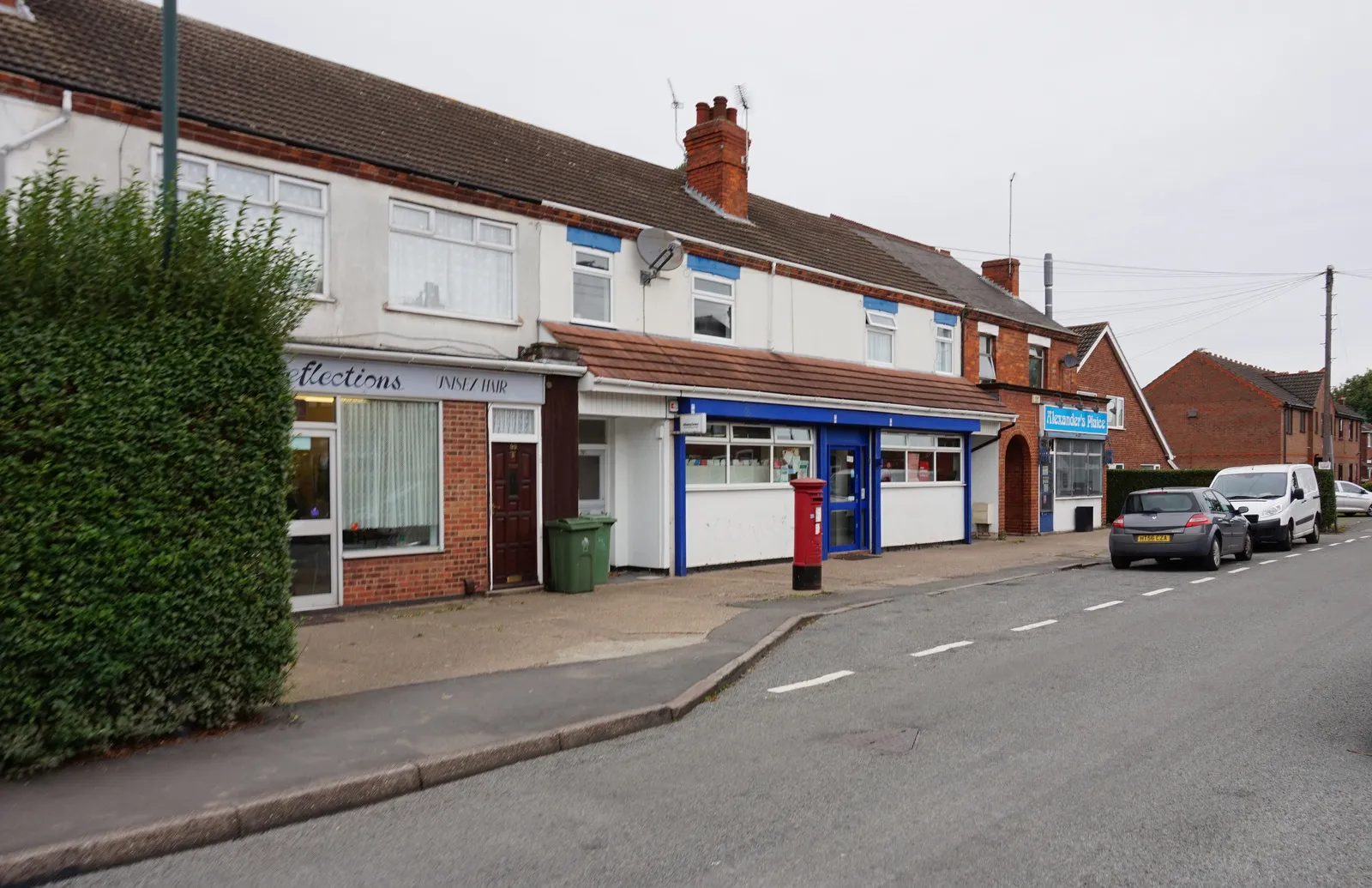 Photo showing: Shops on Station Road, Healing