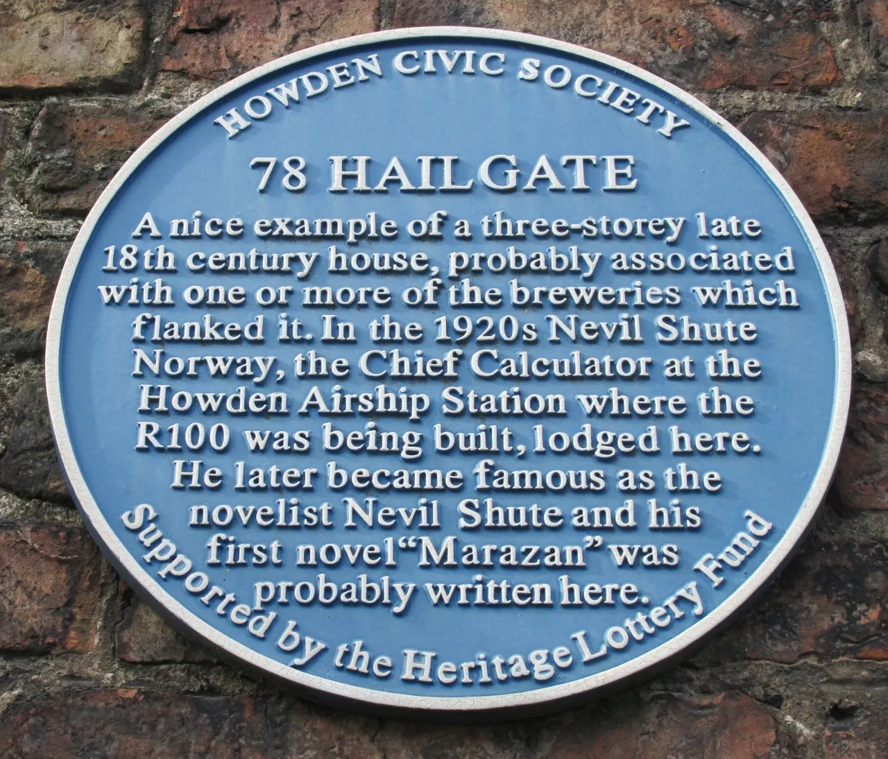 Photo showing: No.78, Hailgate, Howden, East Riding of Yorkshire, England. Blue plaque honoring Nevil Shute.