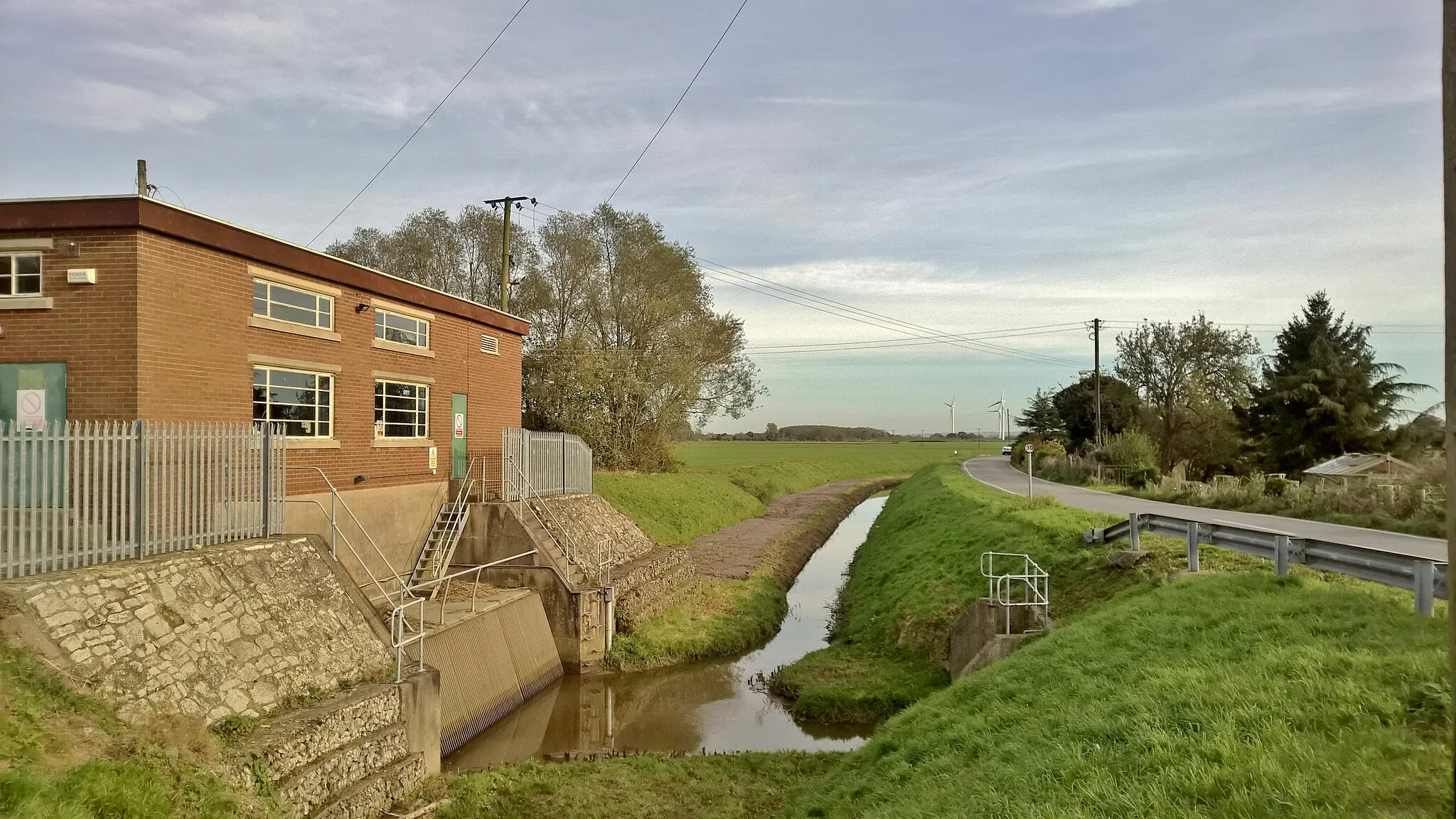 Photo showing: Pumping Station beside Skelton Broad Lane