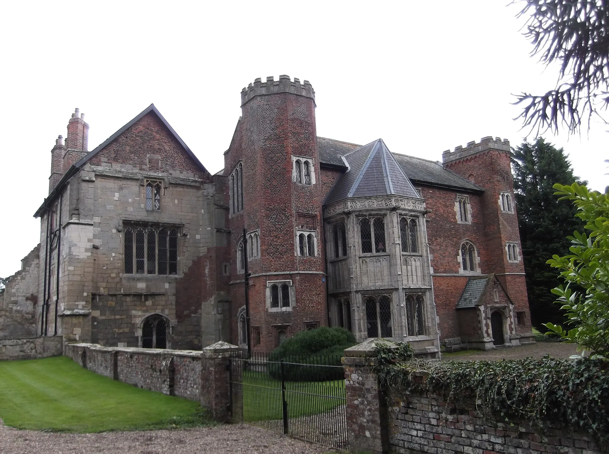 Photo showing: Photograph of Watton Priory, Watton, East Riding of Yorkshire, England.