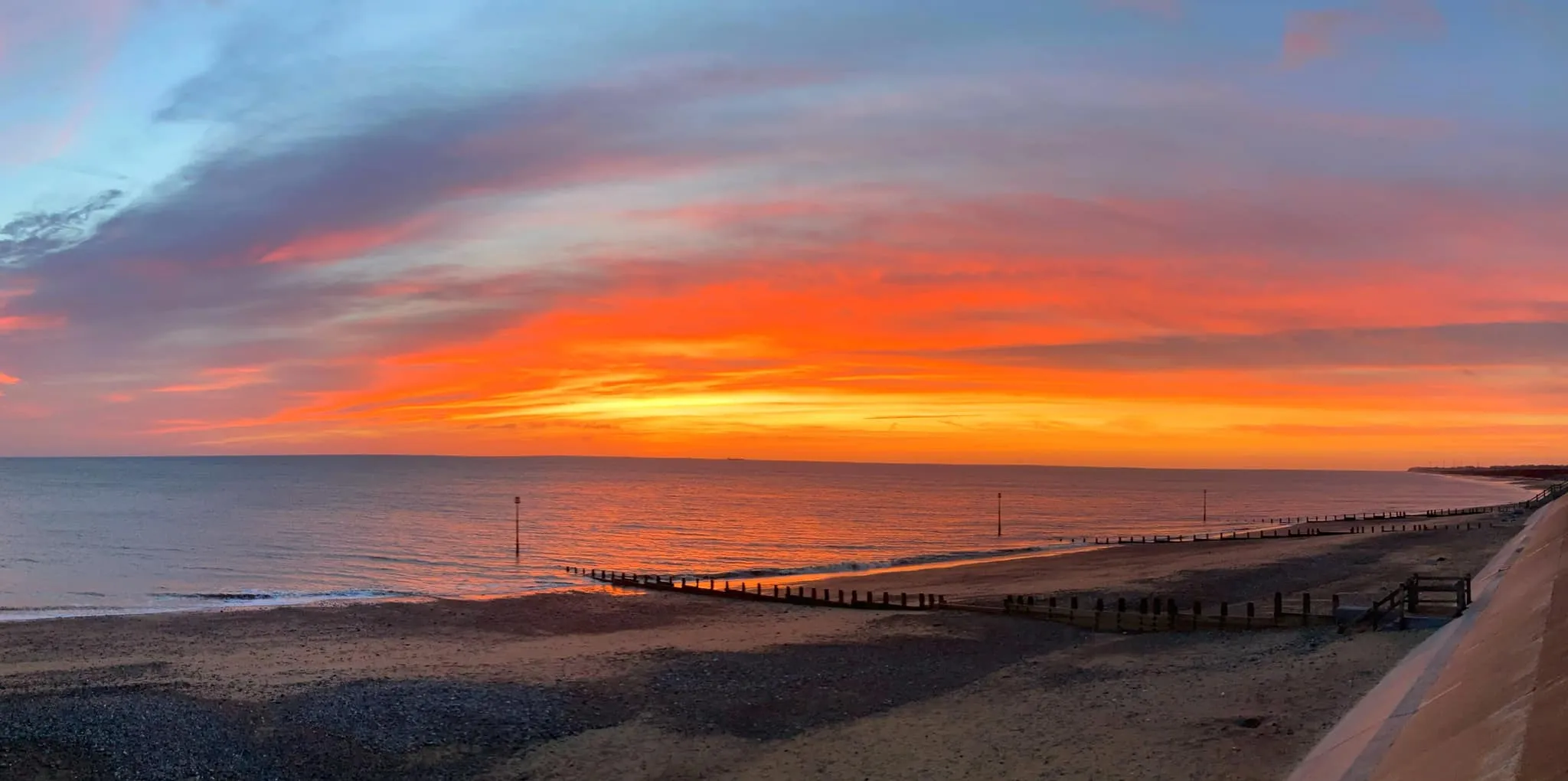 Photo showing: Sunrise at Withernsea beach, south end of the promenade.
