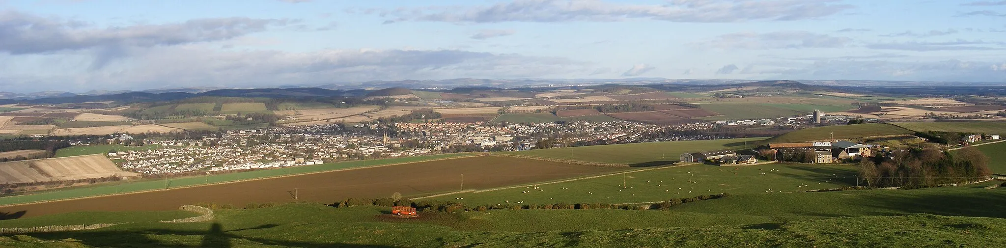 Photo showing: Cupar, Fife, seen from the summit of Tarvit Hill