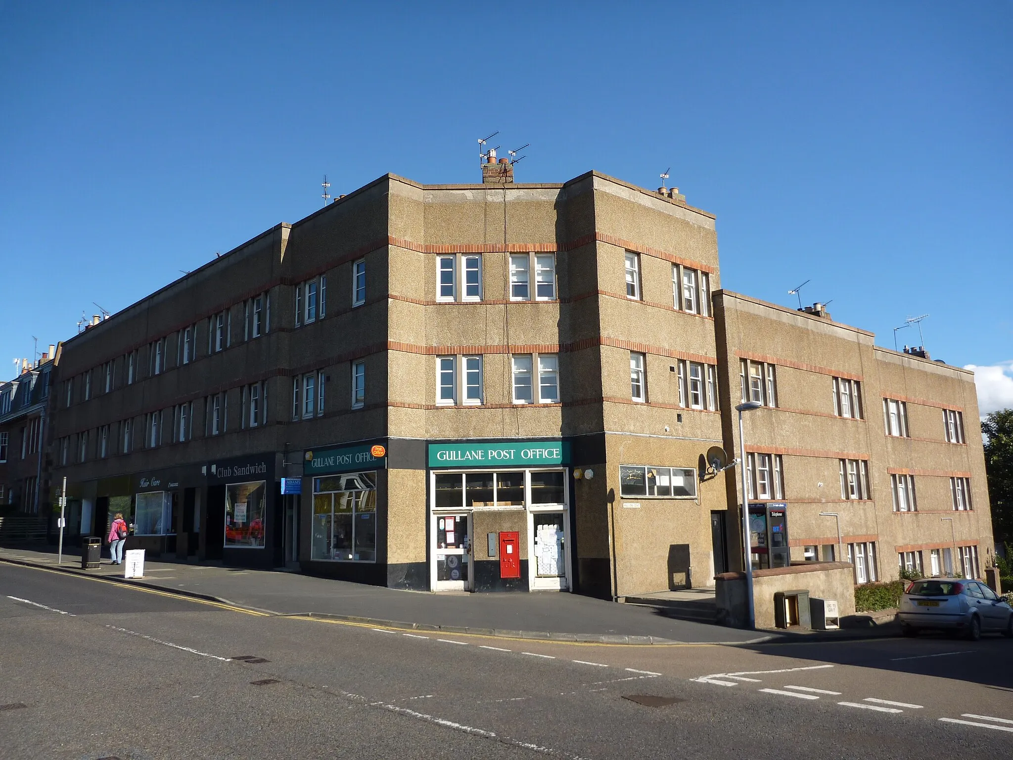 Photo showing: East Lothian Townscape : Corner Block at Main Street and Hall Crescent, Gullane