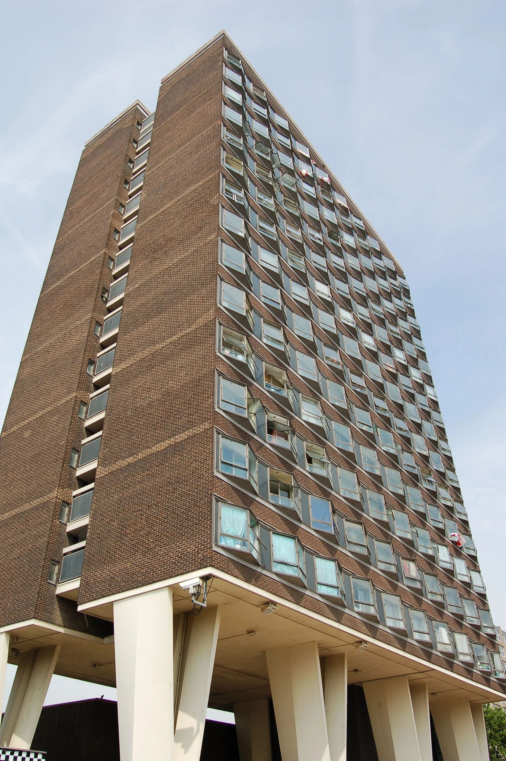 Photo showing: Image of the flats in Basildon town centre.