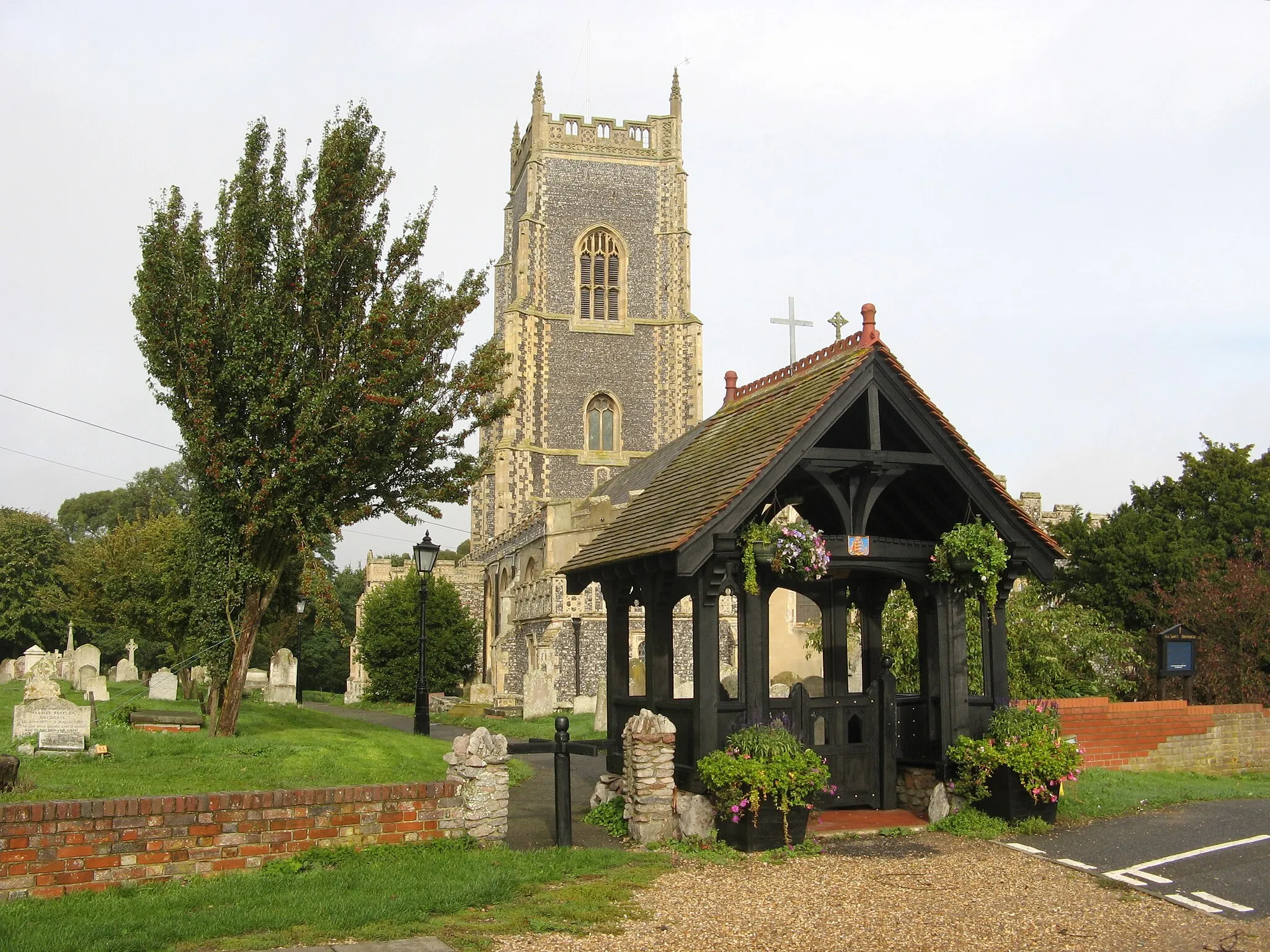 Photo showing: Tower and lychgate of All Saints' parish church, Brightlingsea, Essex, seen from the east