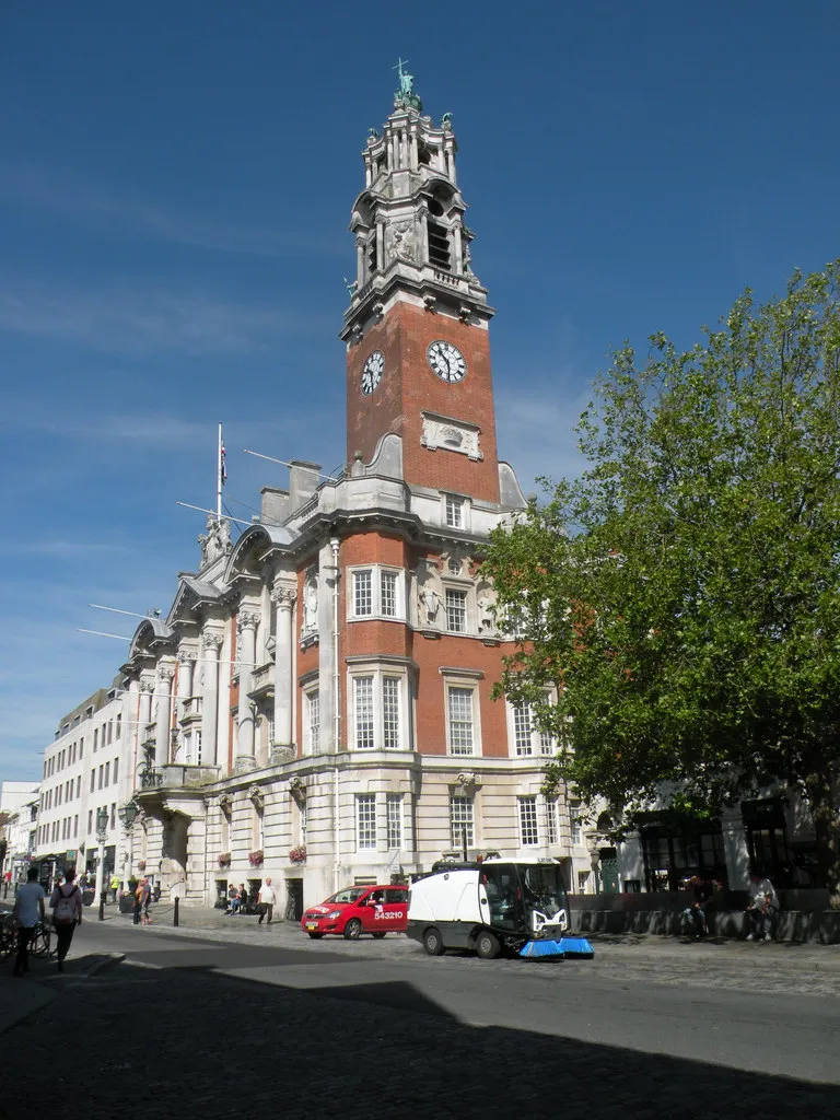 Photo showing: 1898, by John Belcher. Free classical style in red brick and Portland stone. Grade I listed.