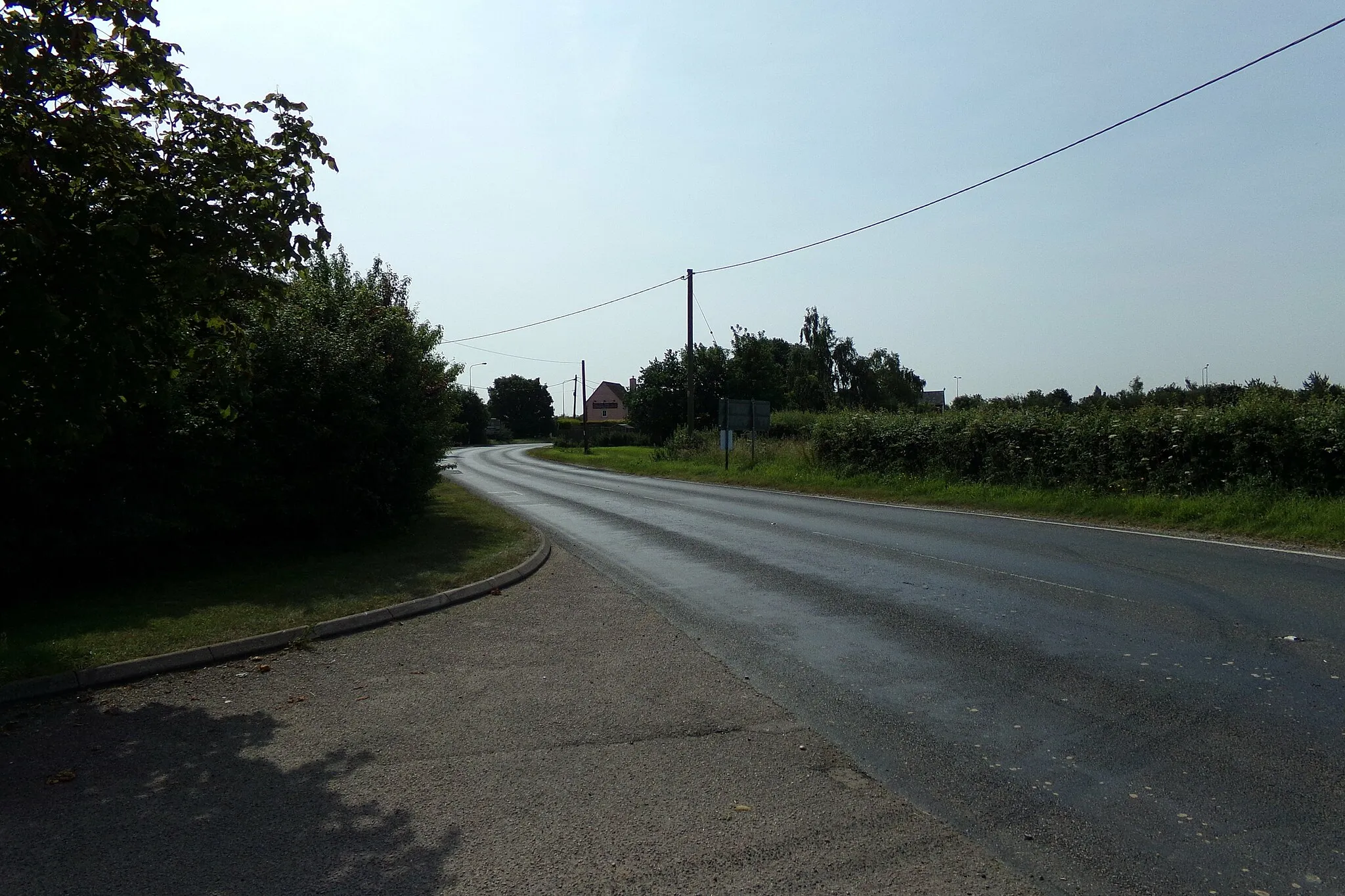 Photo showing: B1035 Clacton Road, Horsley Cross