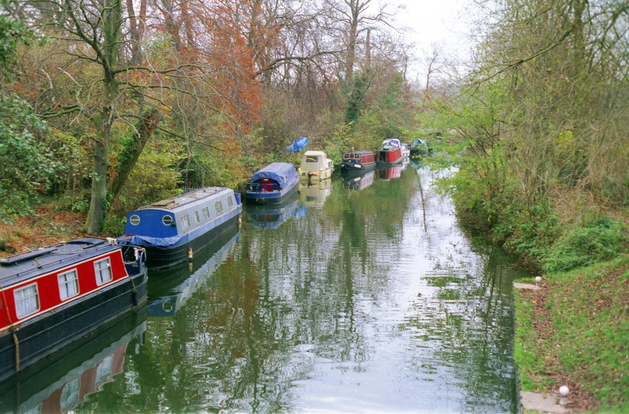 Photo showing: Narrowboats moored on the River Stort Navigation, Harlow, England