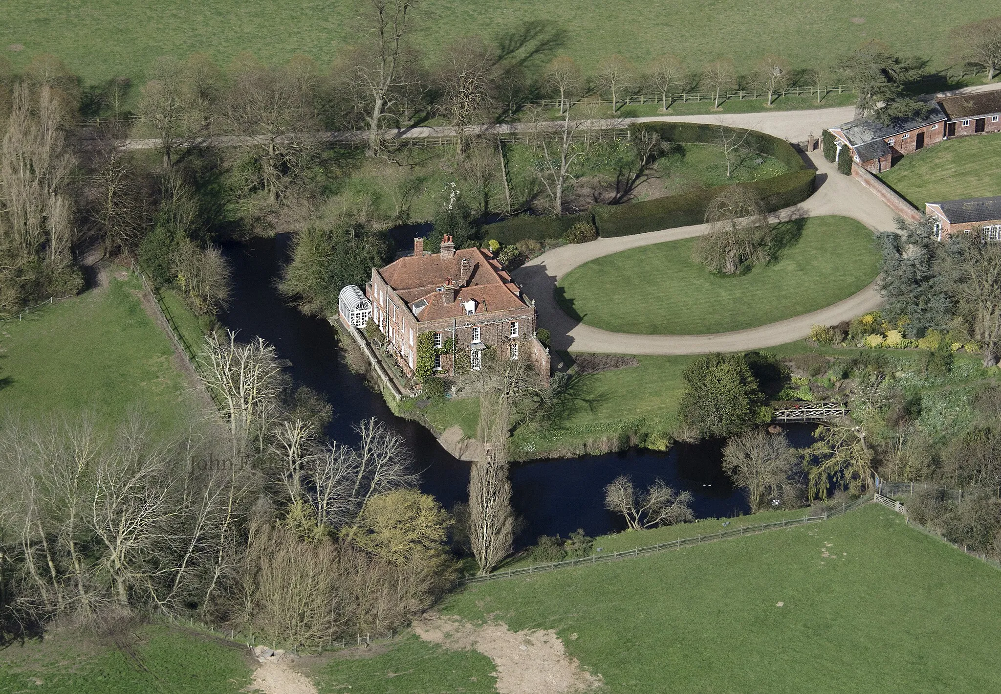 Photo showing: Aerial of East Donyland Hall - (not the) home of Donny Osmond - moated mansion in Essex UK