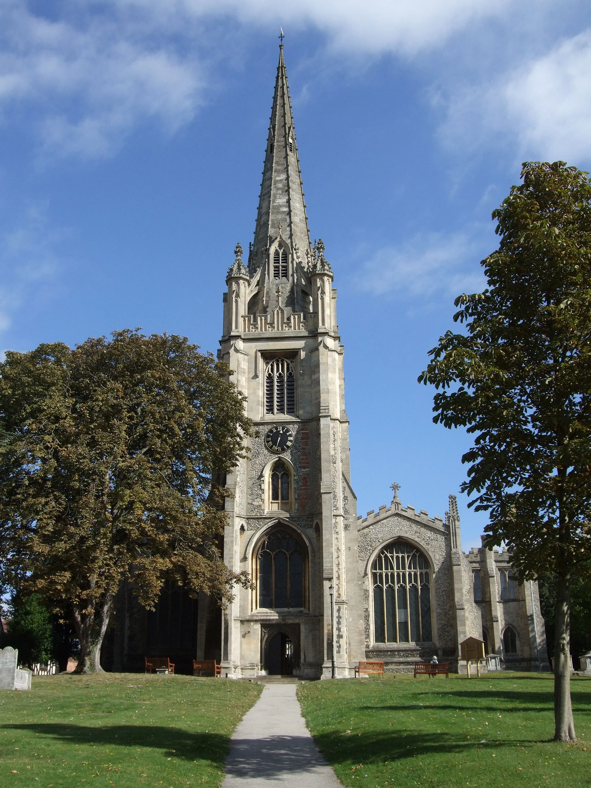 Photo showing: St Mary the Virgin parish church, Saffron Waldon, Essex, seen from the southwest