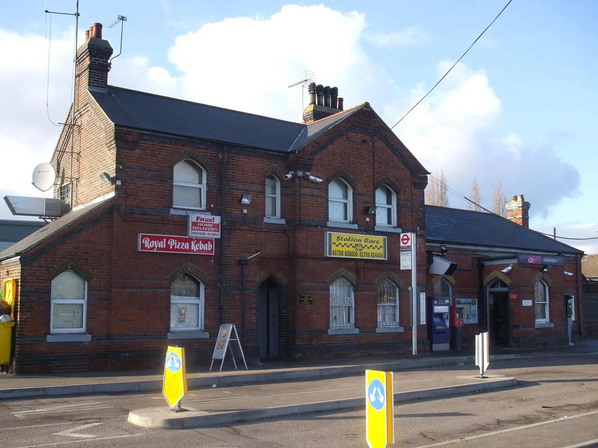 Photo showing: Ockendon station building