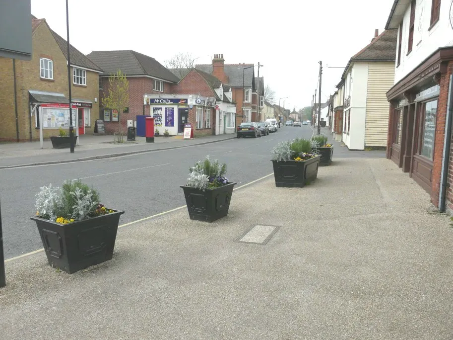 Photo showing: Looking west along the High Street