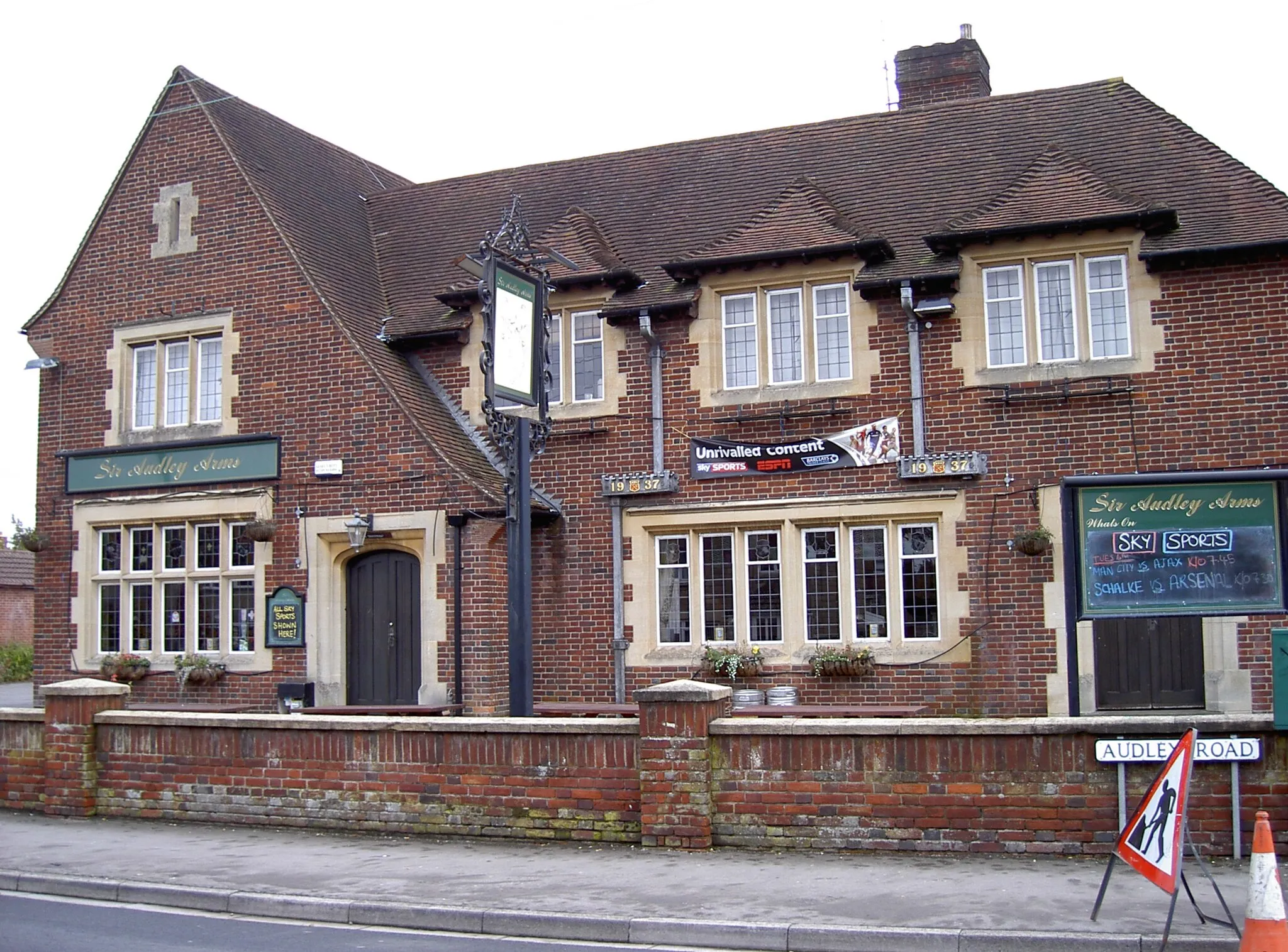 Photo showing: Sir Audley Arms