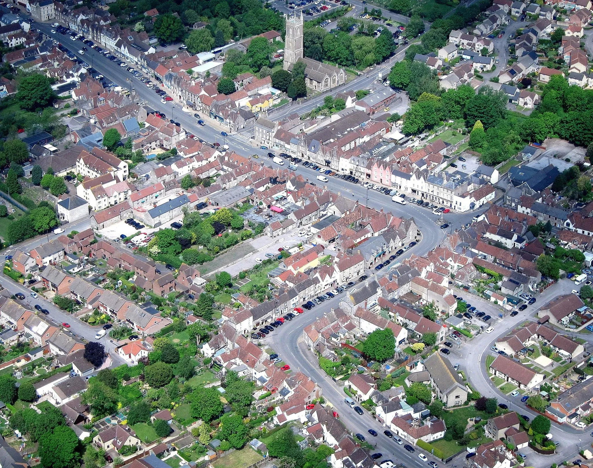 Photo showing: The main street of Chipping Sodbury, South Gloucestershire, England. Taken from the (open) window of a Piper Cherokee Warrior during a pleasure flight from Gloucestershire Airport, Cheltenham.