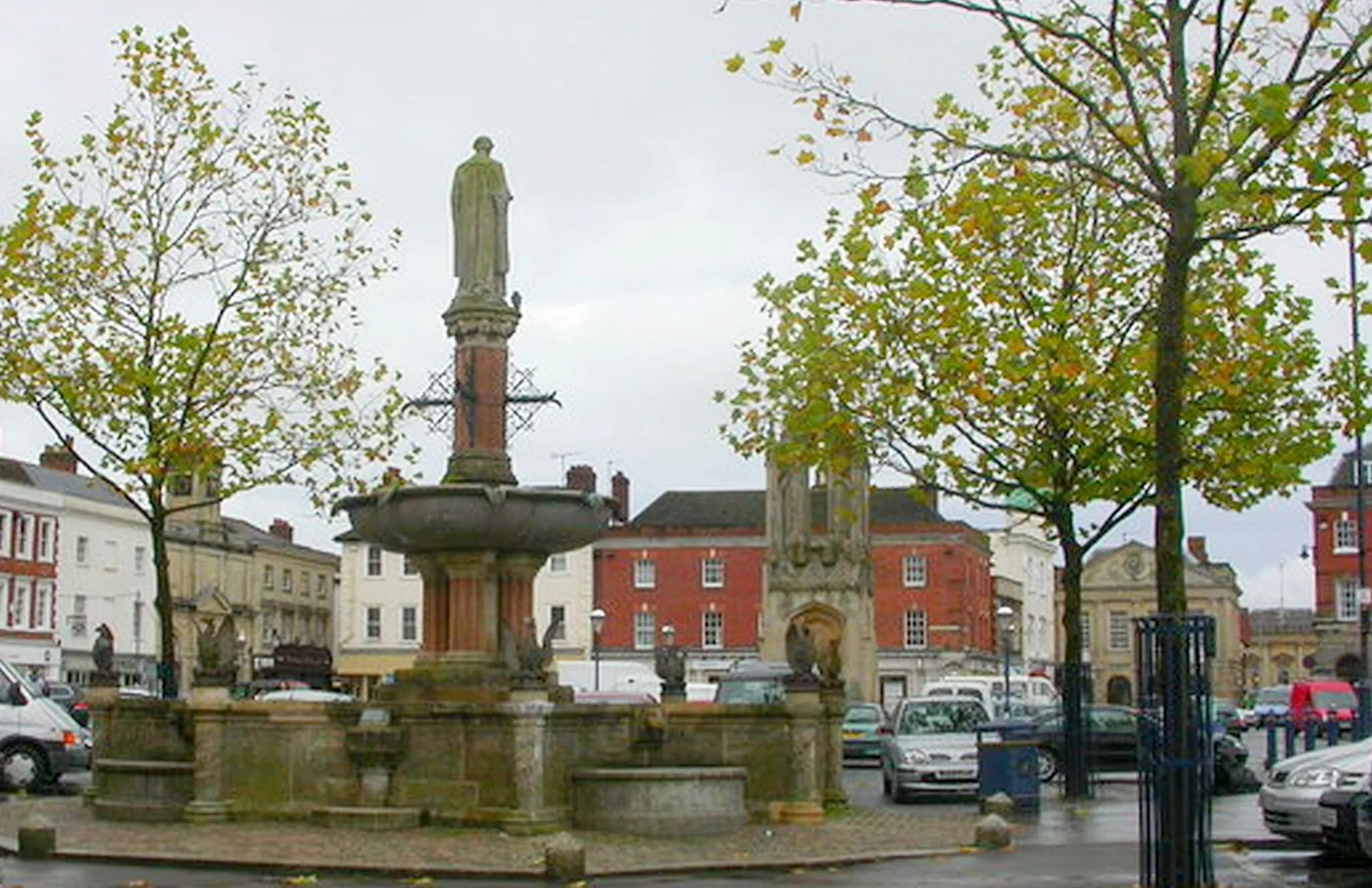 Photo showing: Monument & Fountain, Market Square, Devizes.
A complicated structure combining statue, fountain and reservoir.
Inscription under the bowl says everything you need to know: Erected MDCCCLXXIX (1879) by public subscription to the memory of the Right Honble Thomas H.S. Sotheron Astcourt Member of Parliament for Marlborough Devizes & North Wilts for a period of XXXIII years founder of the Friendly Socty. Wiltshire".