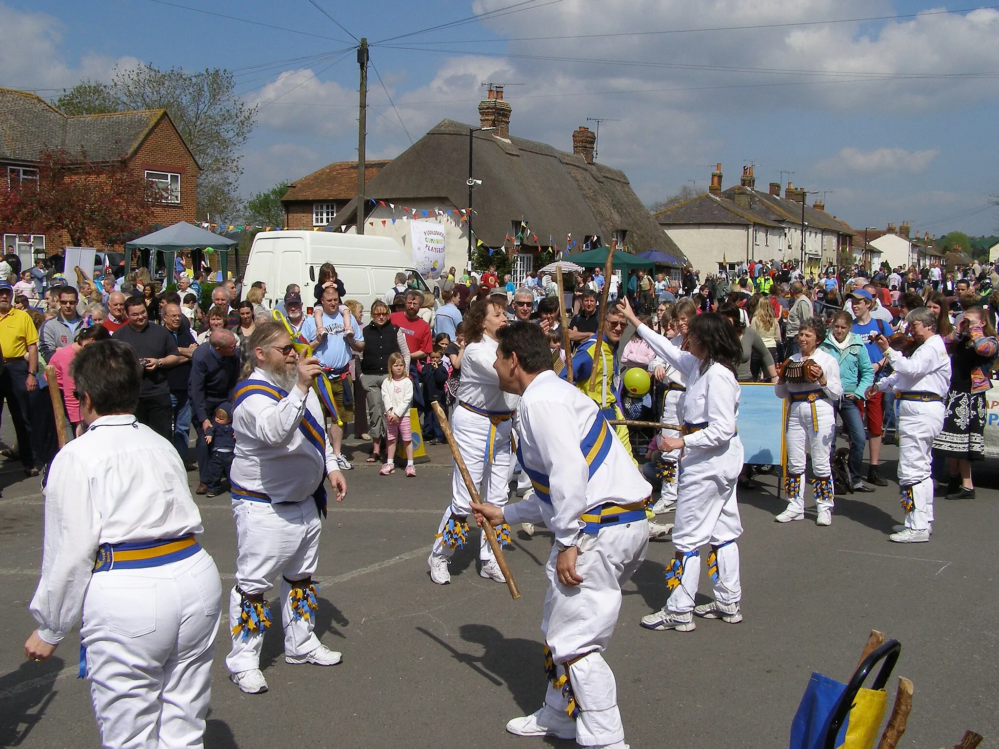 Photo showing: Sarum Morris perform at the 2006 Cuckoo Fair in Downton, Wiltshire