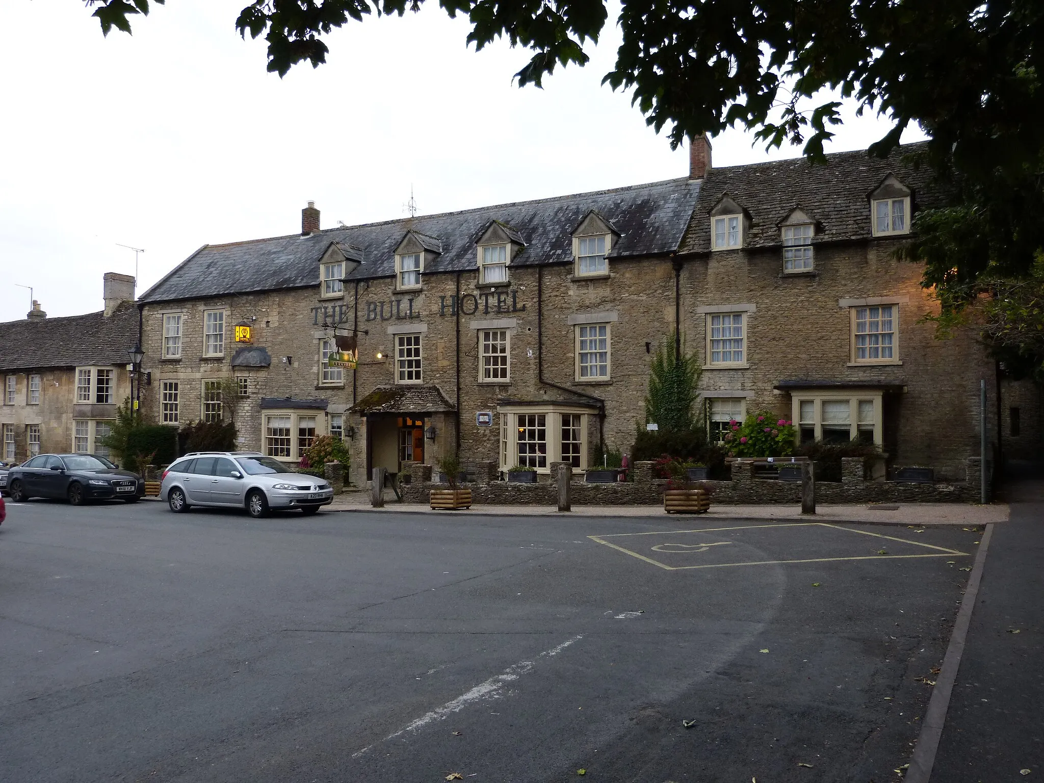 Photo showing: The Bull Hotel