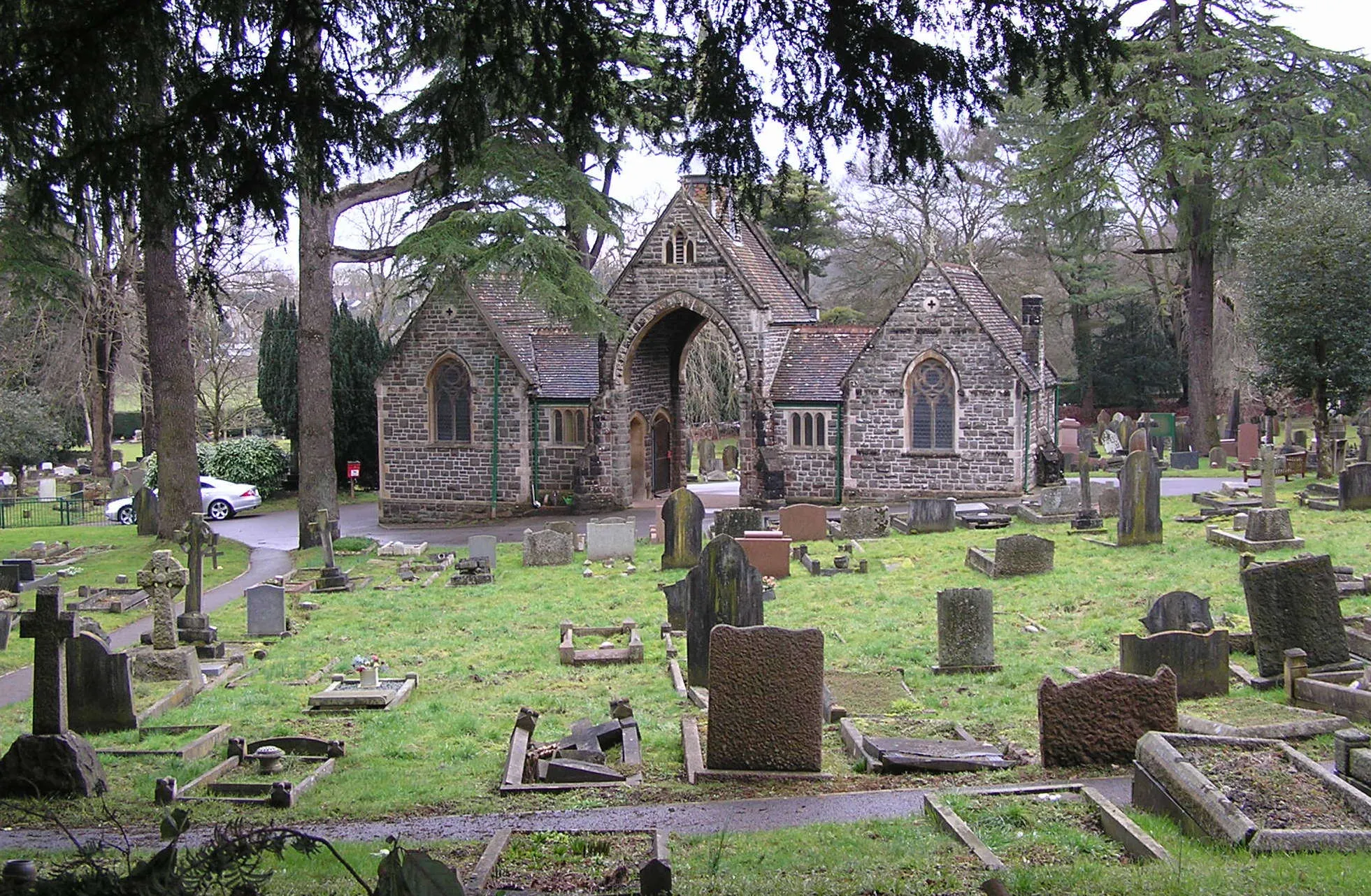 Photo showing: Keynsham Cemetery The land for this was purchased in 1877. When digging graves it was discovered that underneath was one of the largest and elaborate Romano-British villas in England. It has been described as a minor palace.