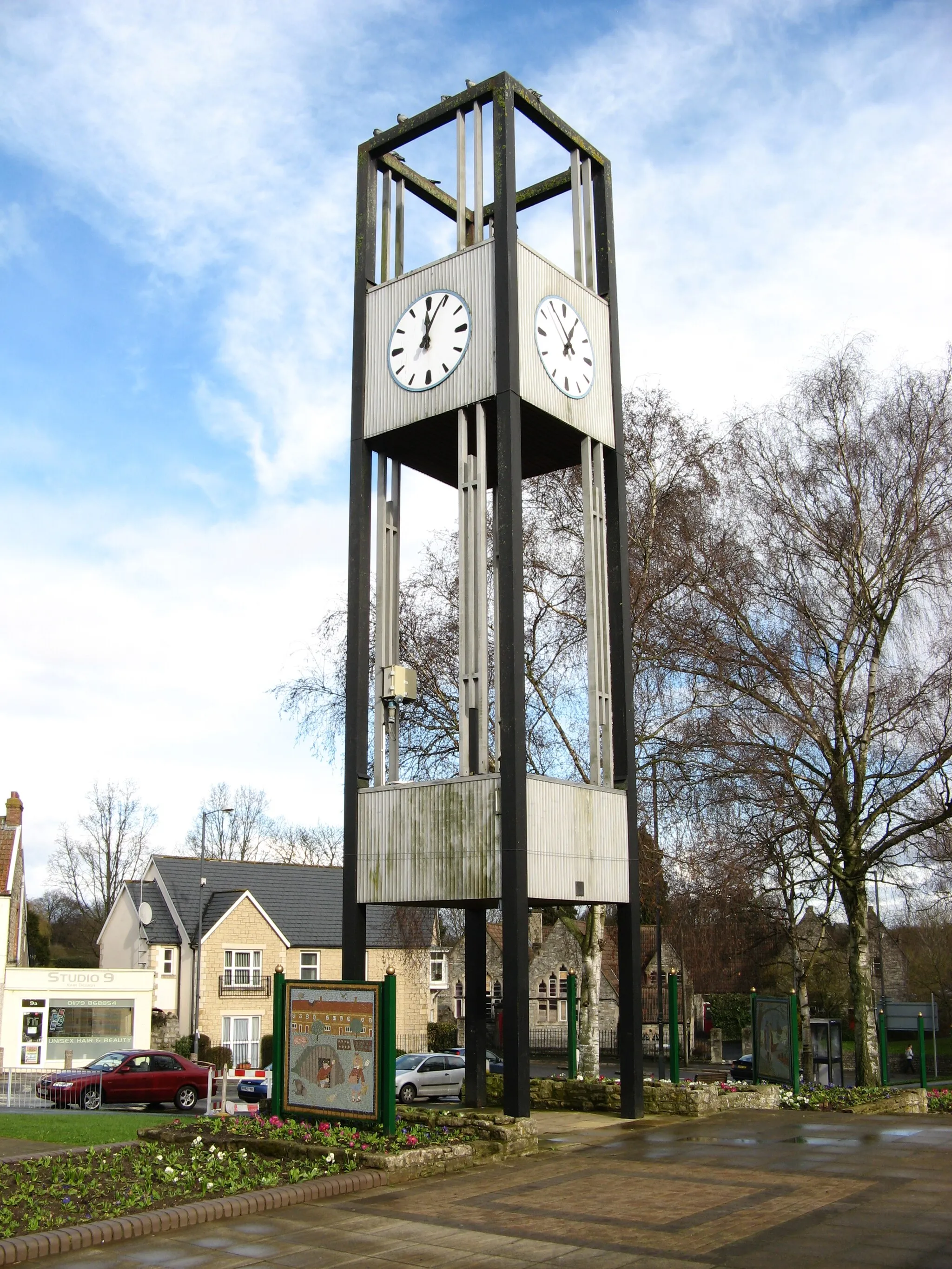 Photo showing: Clock Tower in Keynsham, England. The Town Hall, Library, and Clock Tower were built in the mid 1960s.[1]